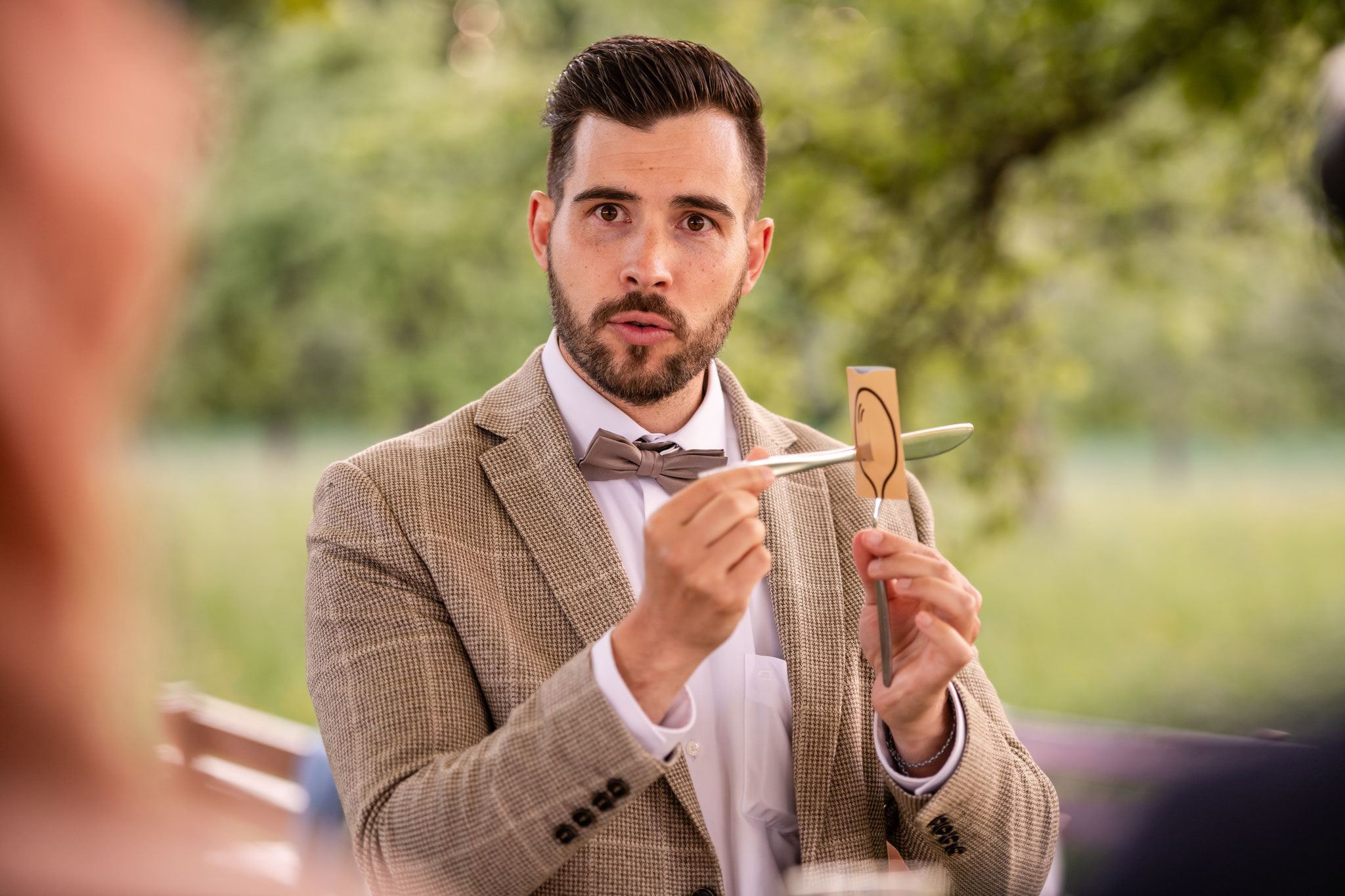 Magie auf einer Hochzeit im Grünen