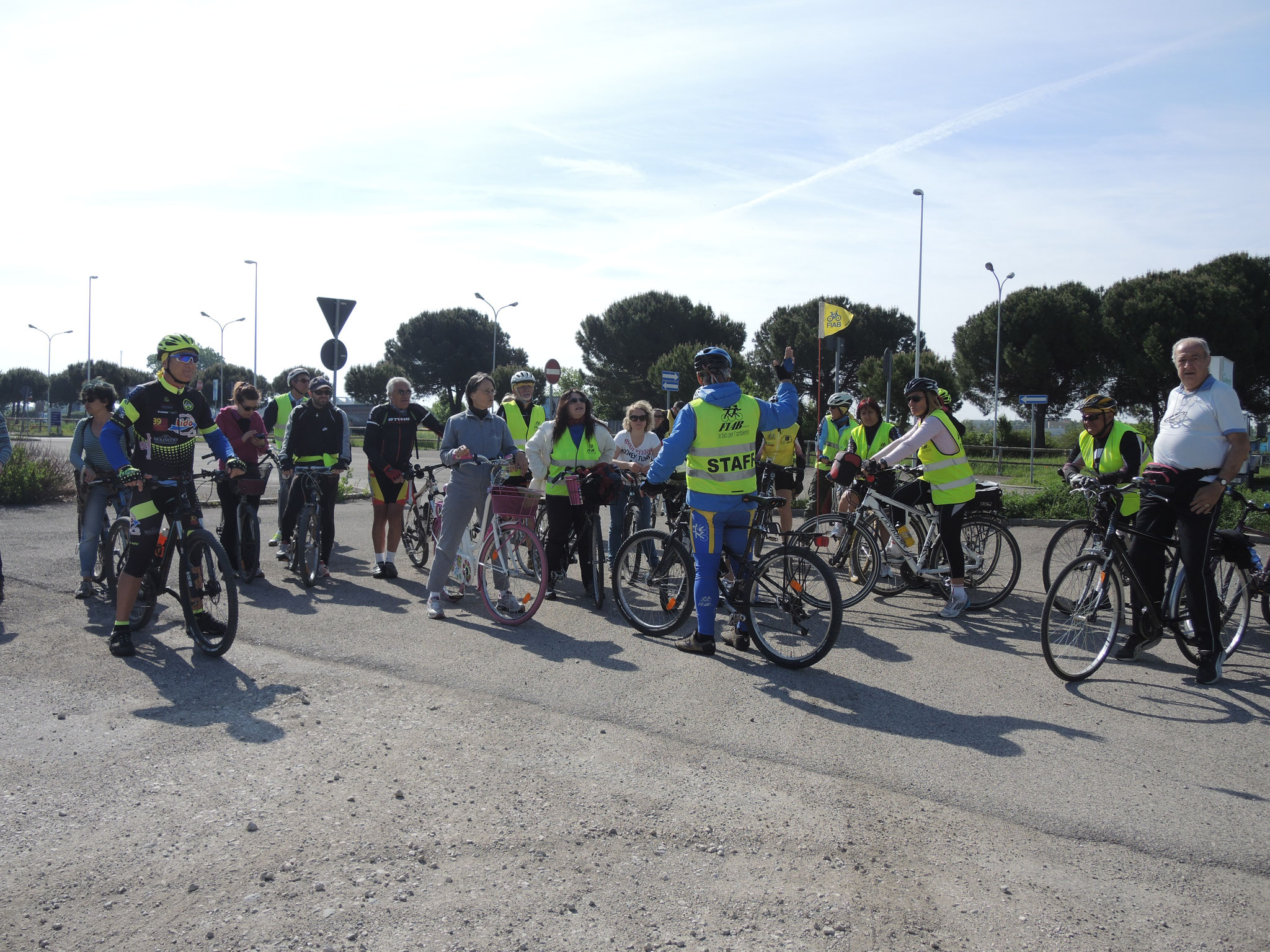 Stop 1 bis - Presentazione del percorso ciclabile da realizzare, proposto da FIAB RAVENNA: Ra - Bassette - Pineta San Vitale - Capanno Garibaldi - Porto Corsini — presso Rotonda dei Mosaicisti.