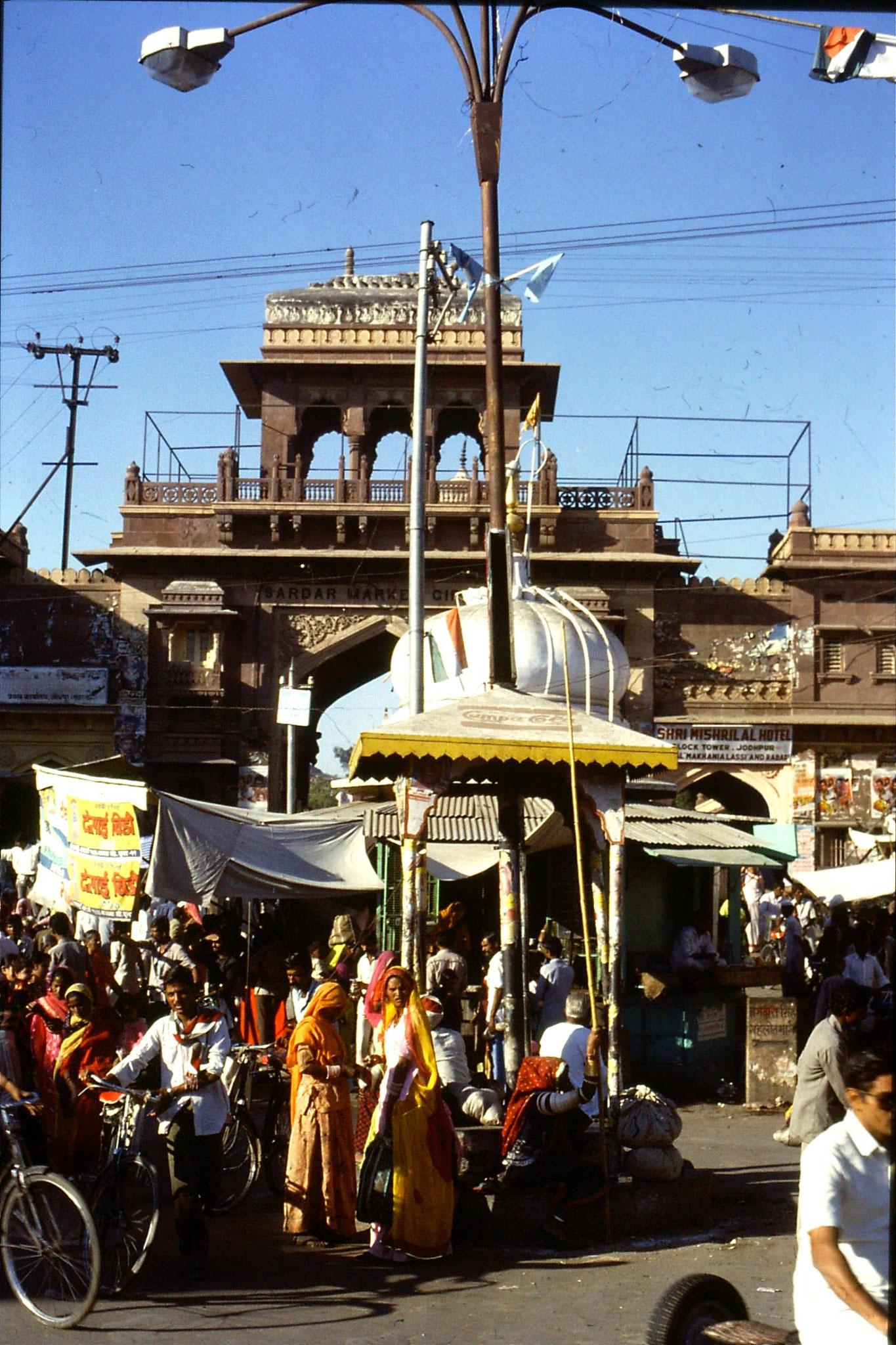 28/11/1989: 29: Jodhpur market gate