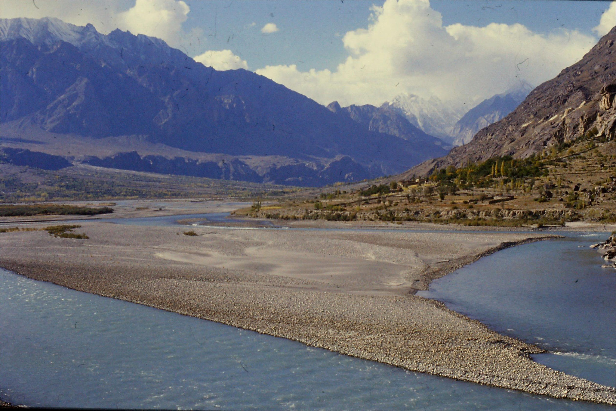 25/10/1989: 30: Ghizer river, Ghakuth Gorge