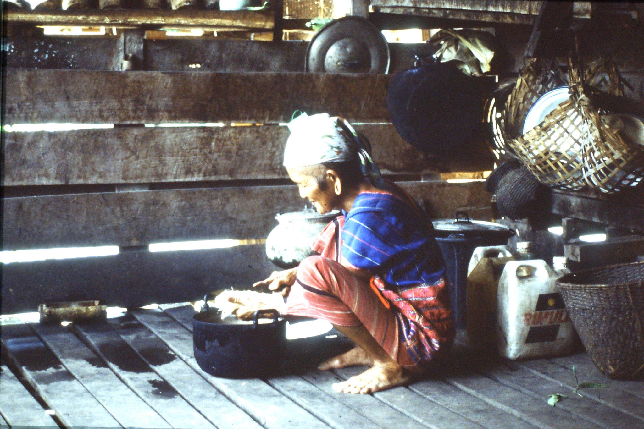 12/6/1990: 22: Trek - Hue Kom Karen village, chopping bamboo shoots