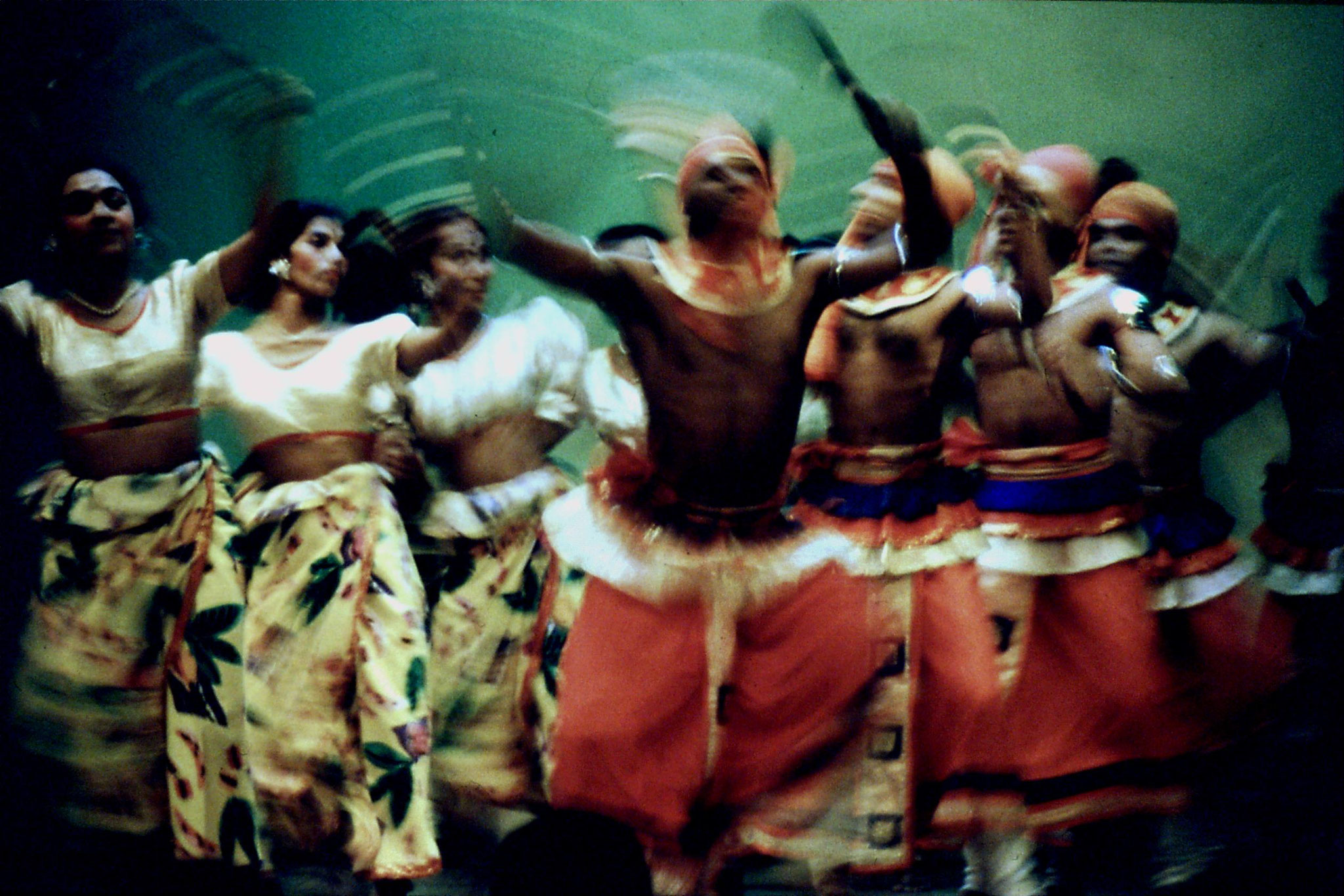 4/2/1990: 27: Kandy Lake Club Temple Dancing