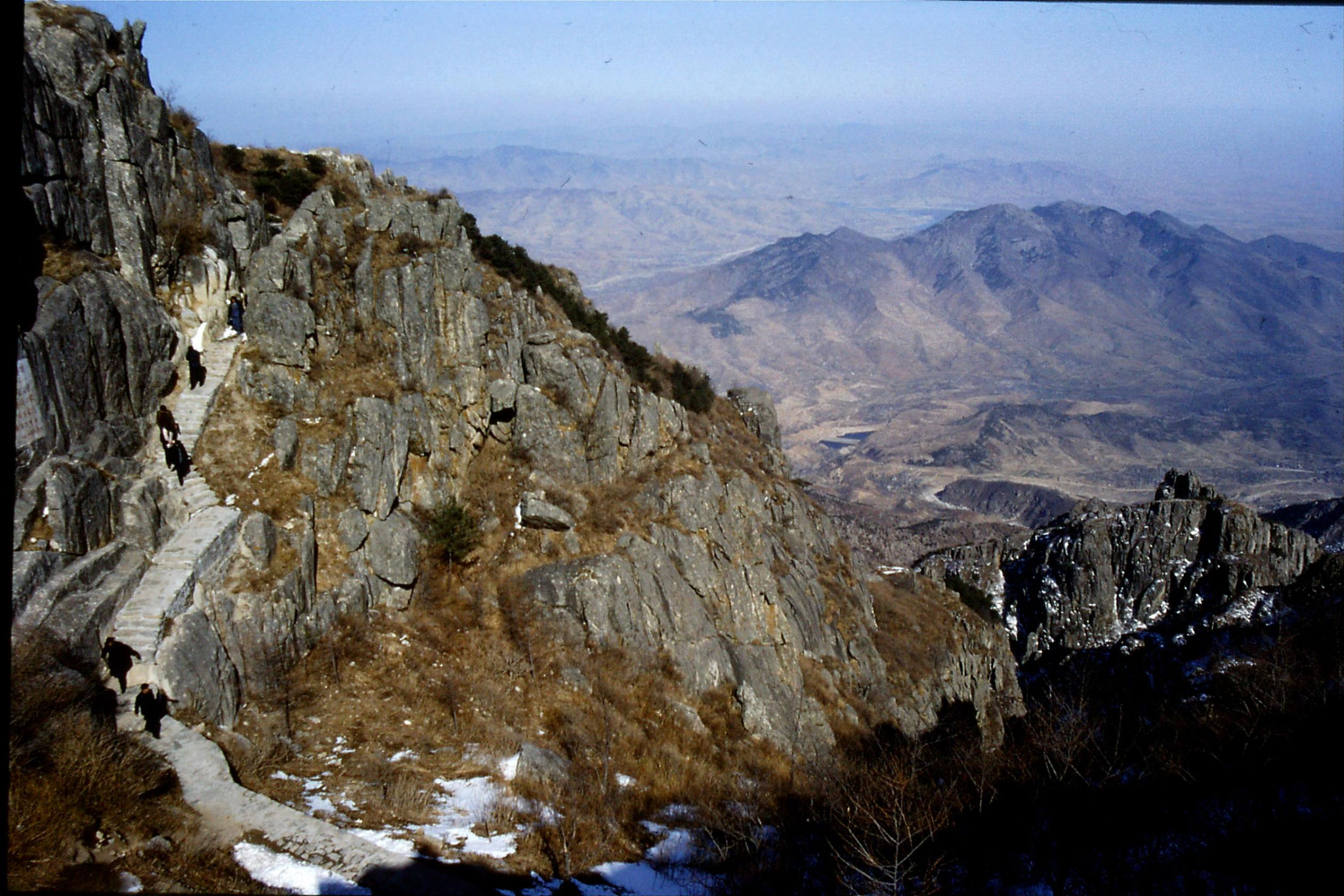 18/2/1989: 24: Taishan view down from Azure Cloud temple