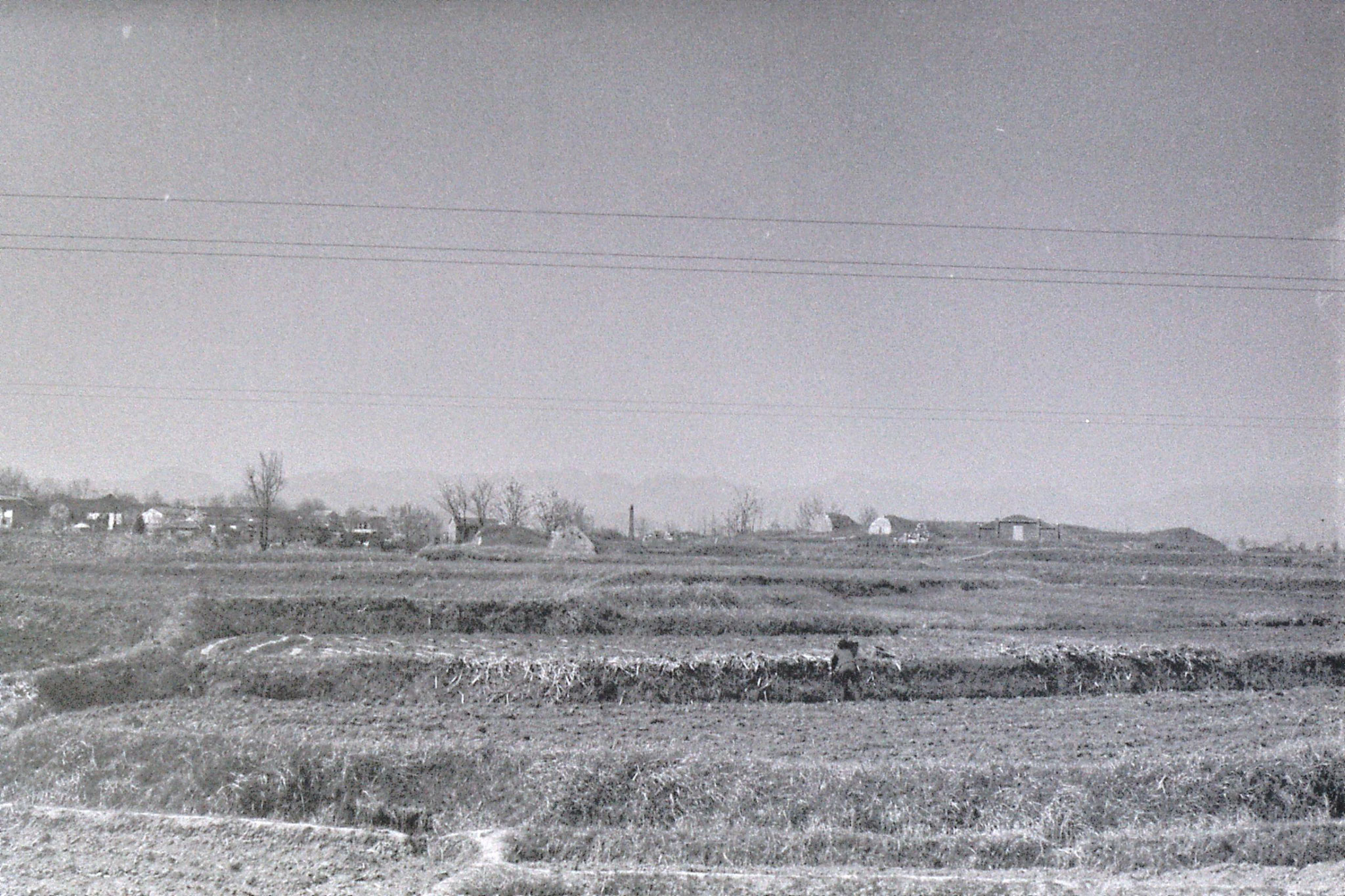 28/3/1989: 18: on train to Xiamen 1.40pm just south of Yiting tombstones