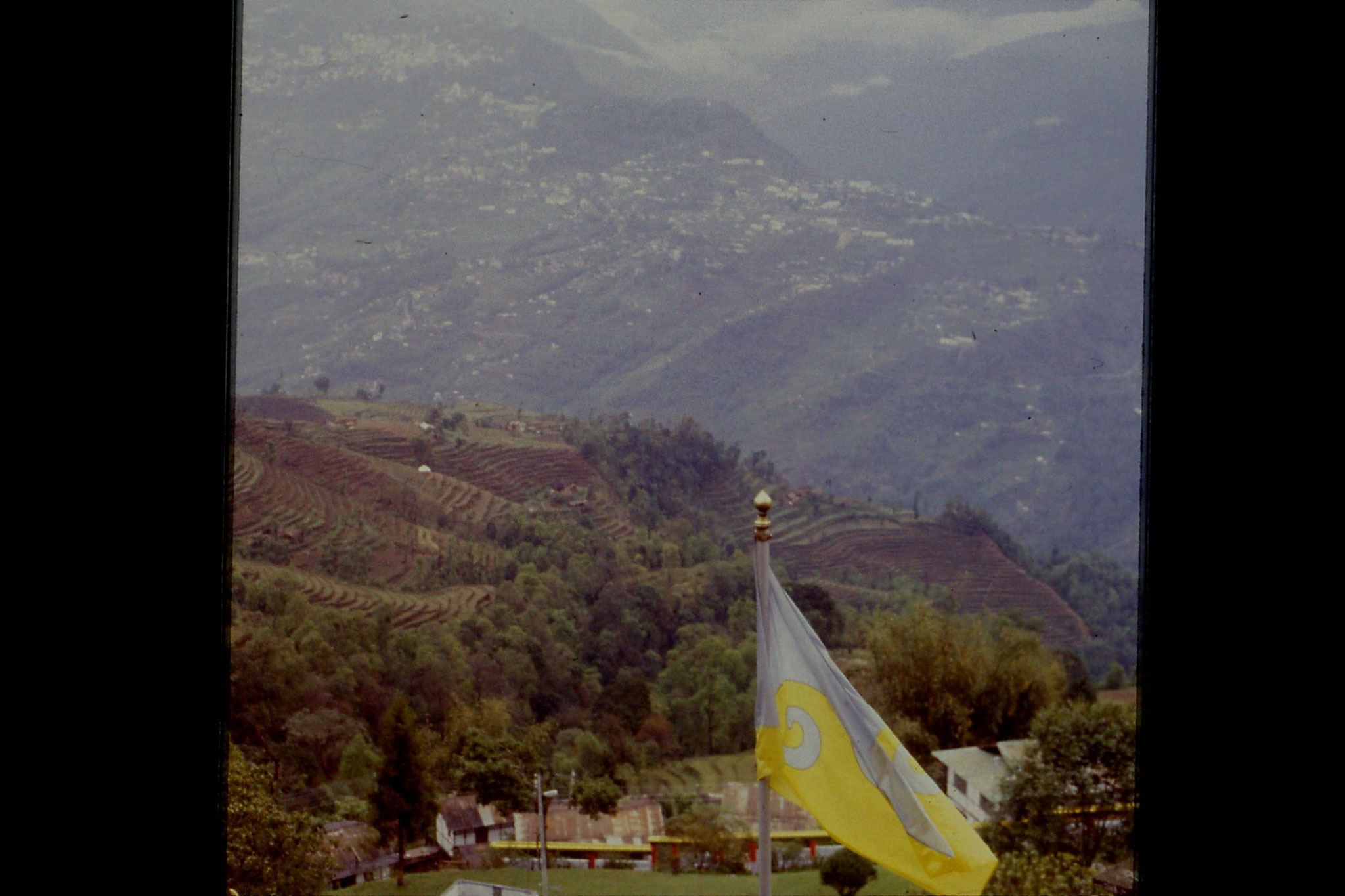 115/11: 23/4/1990 Rumtek - view of Gangtok and terrain