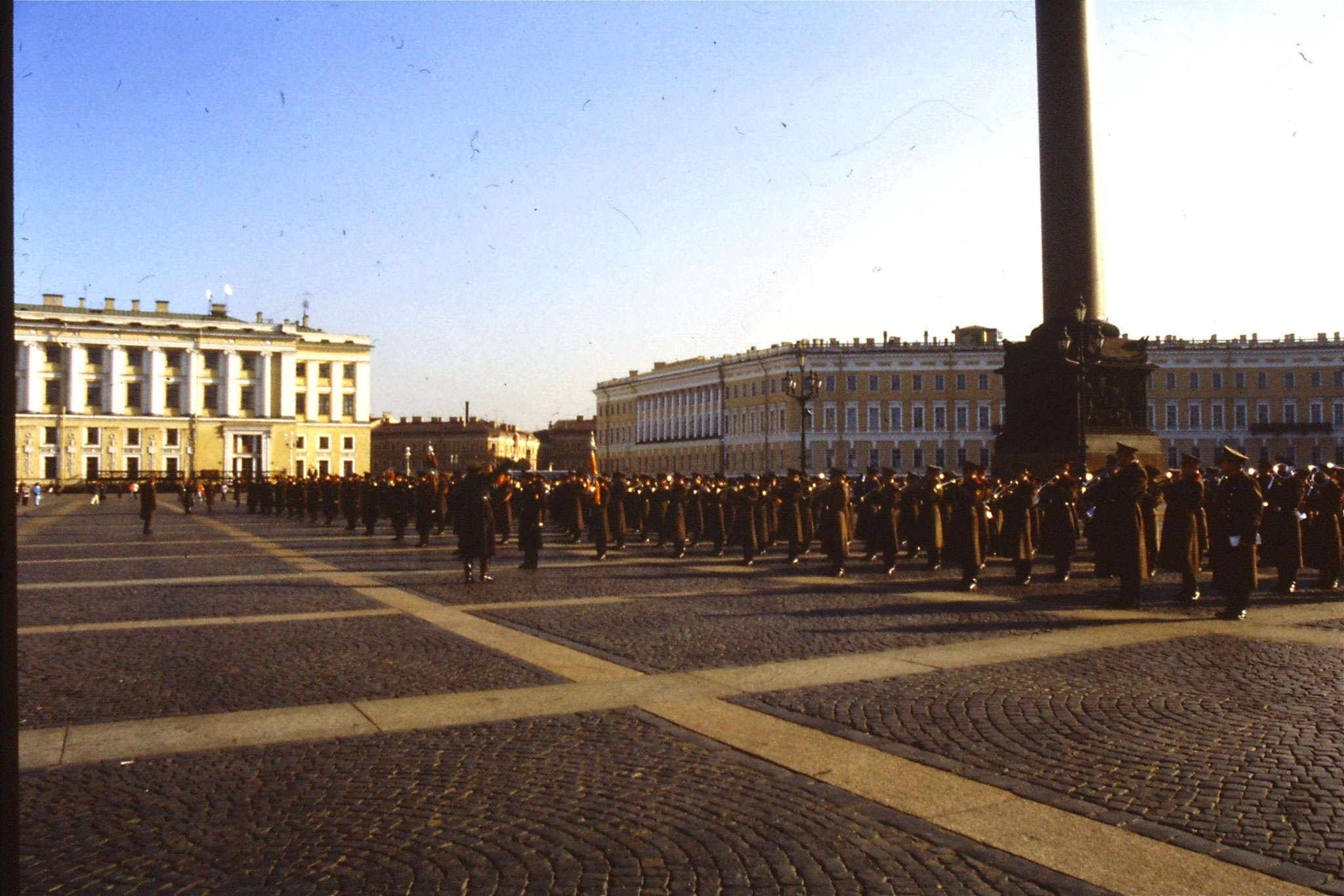 13/10/1988: 18:  Leningrad band in front of Hermitage