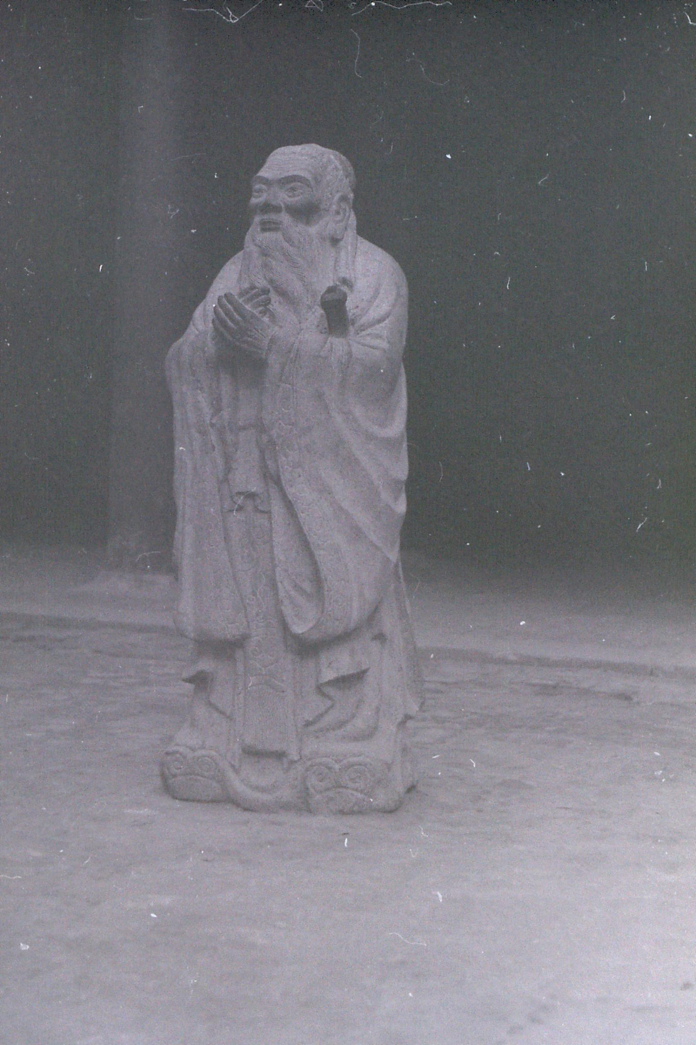 21/2/1989: 25: Qufu statue of Confucius inside temple