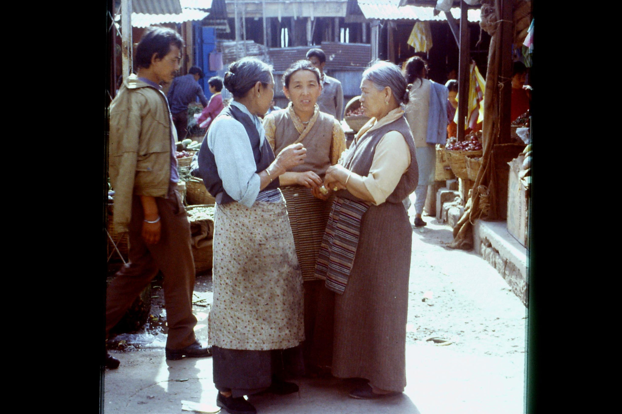 115/8: 22/4/1990 Gangtok - Lal Market