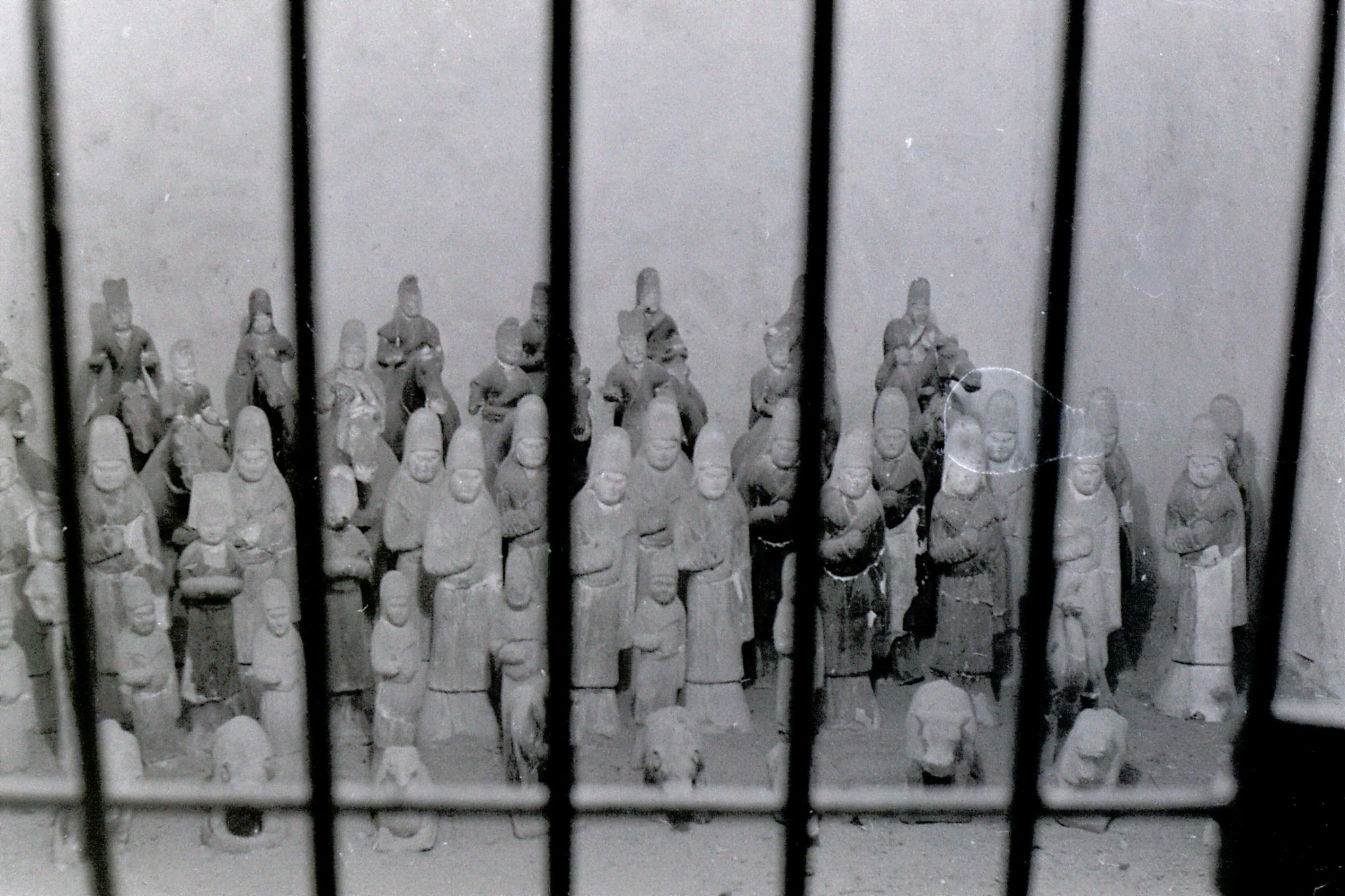 7/3/1989: 24: Xianyang Zhang tomb figures