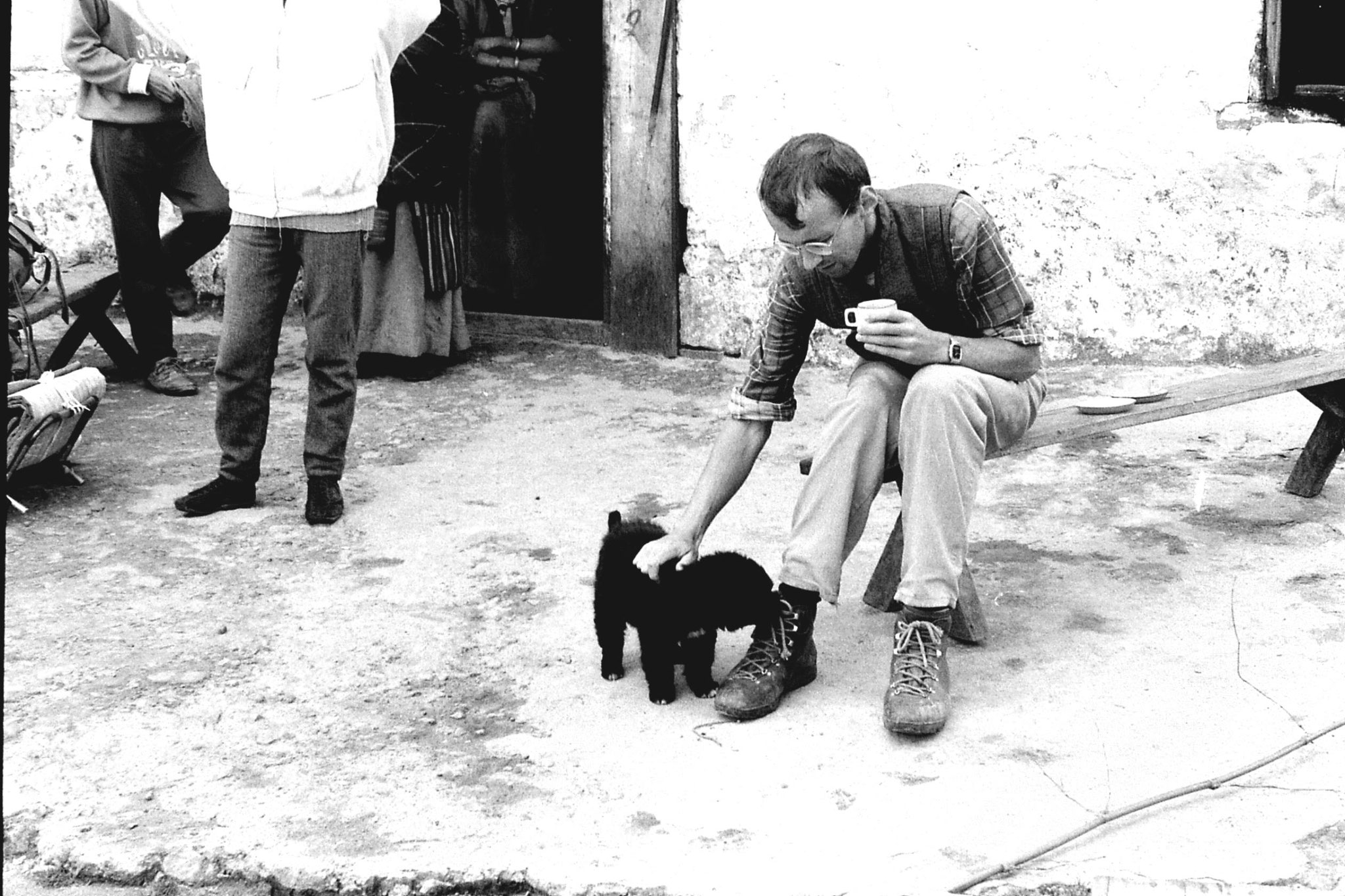 5/5/1990: 12: Kal Pokhri R with 'fierce' Tibetan dog