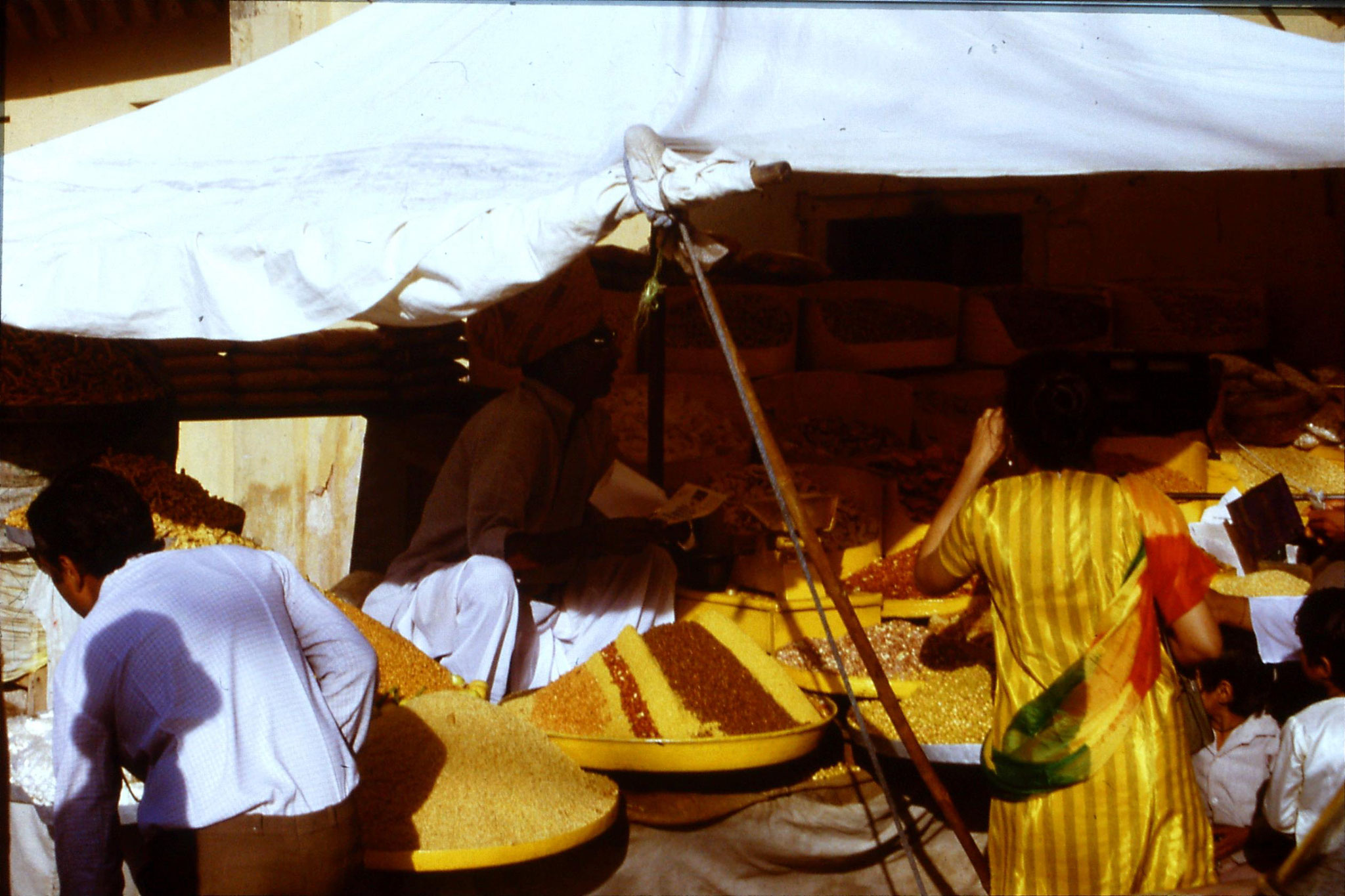 109/22: 3/4/1990 Jaipur/Amber - sweet stall