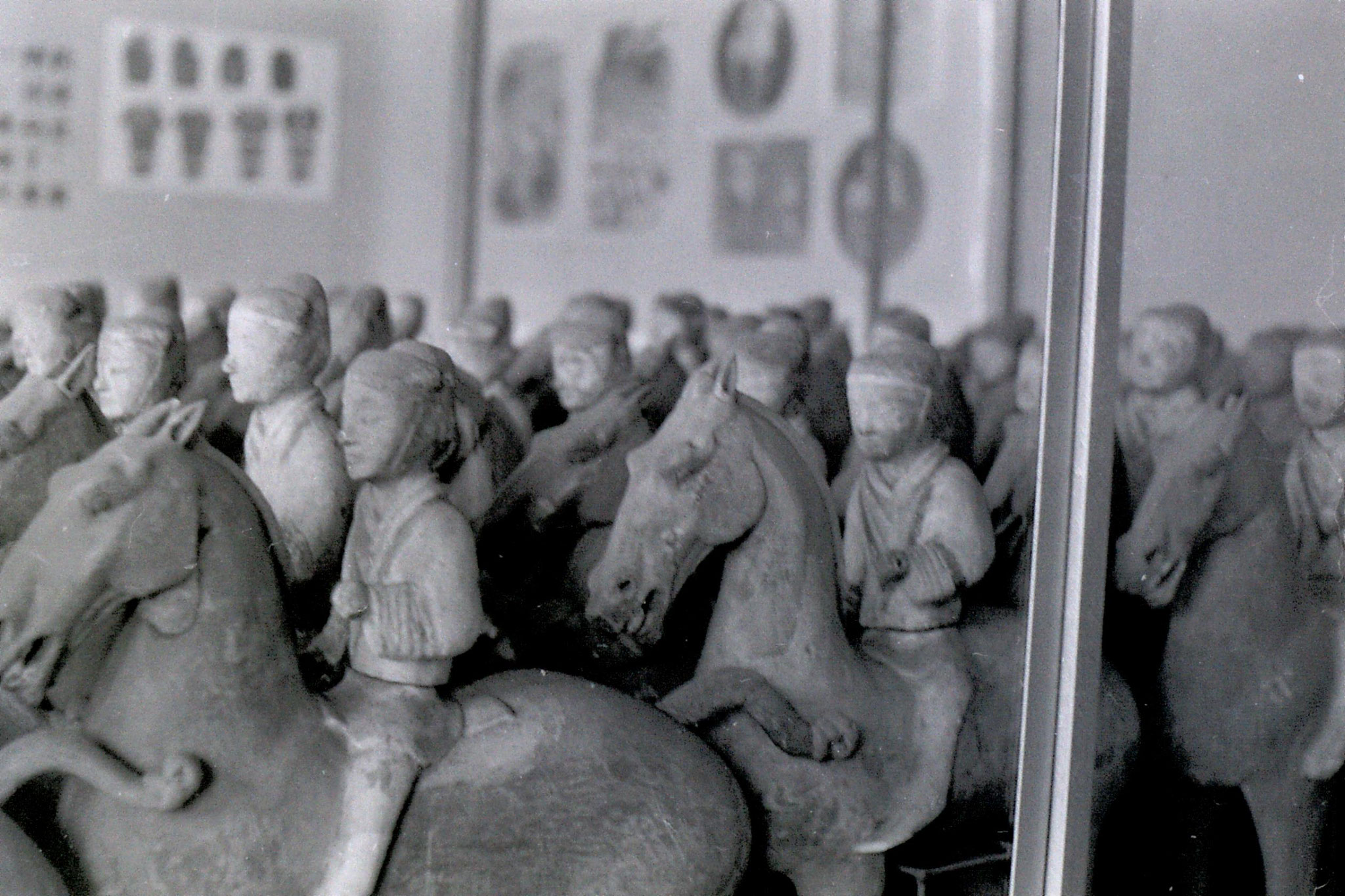 7/3/1989: 24: Xianyang museum miniature terracotta figures