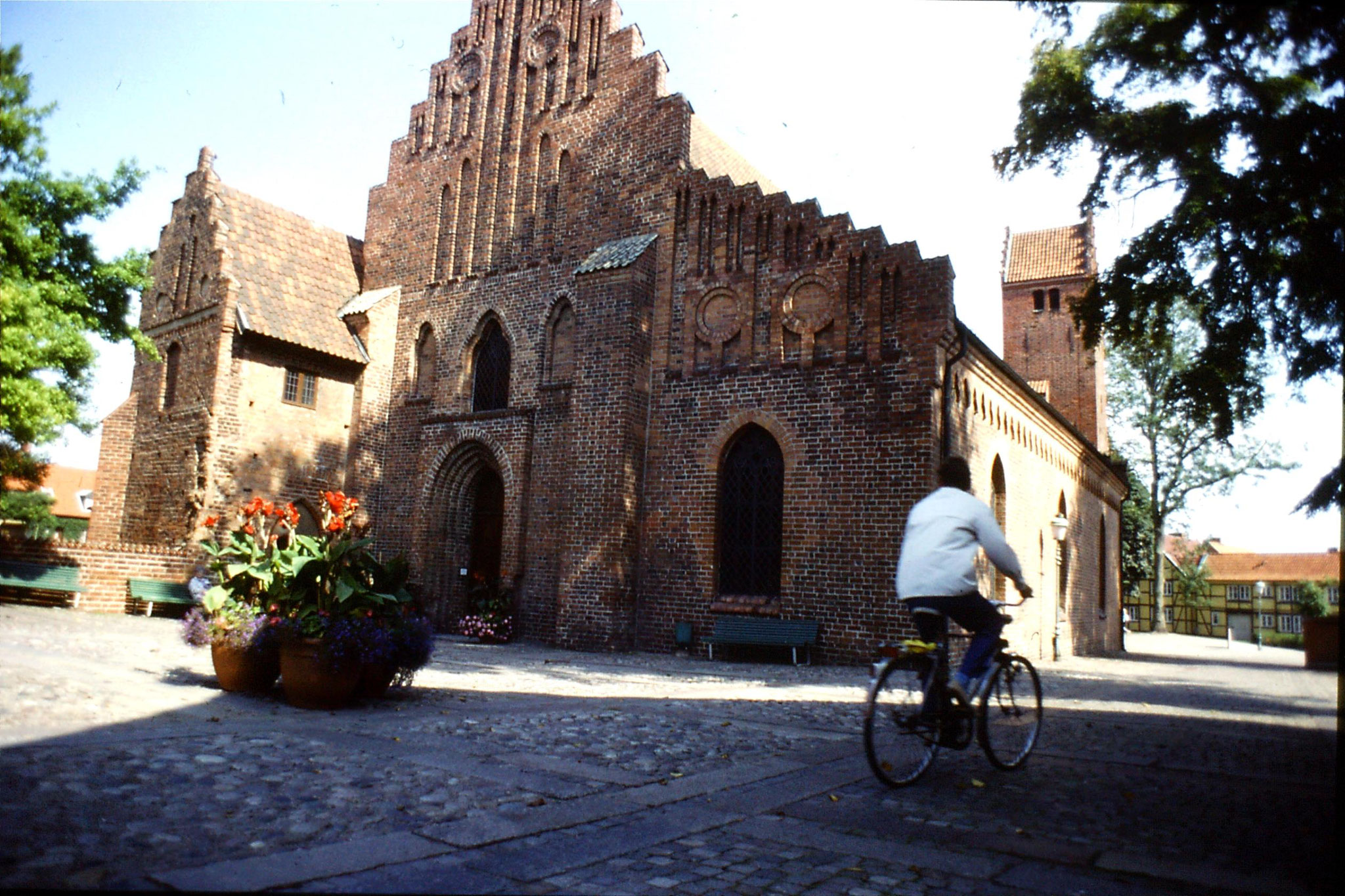 31/8/1988: 20: Ystad monastery