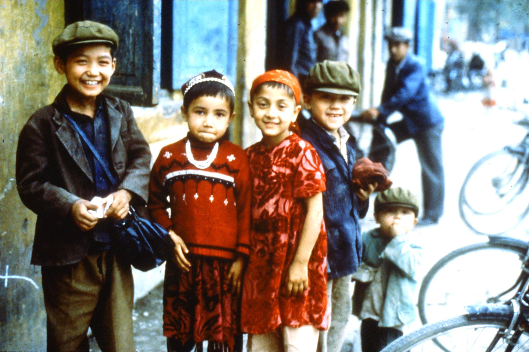 10/9/1989:17: Children outside music shop