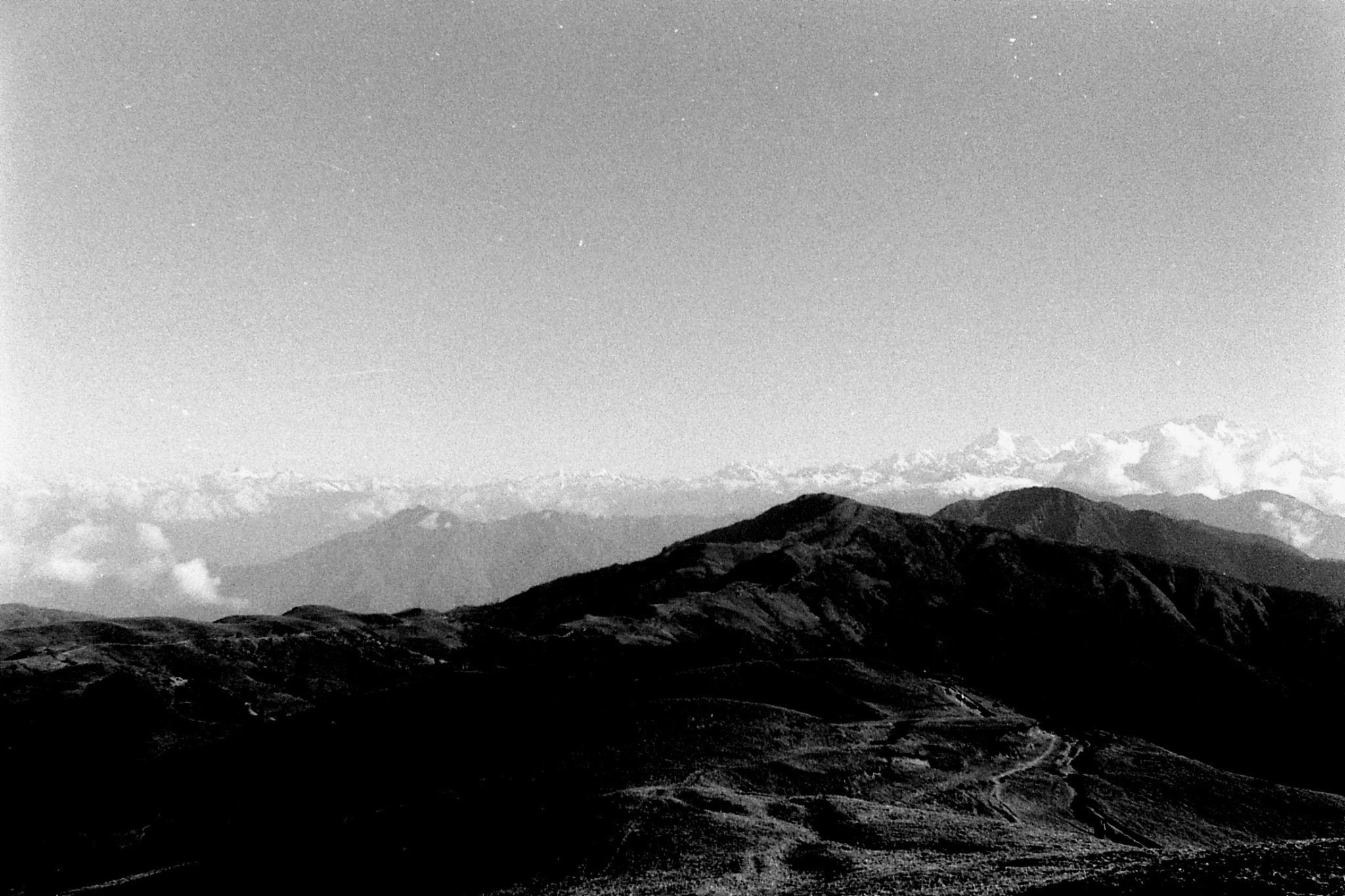 8/5/1990: 28: from Sabarkum, panorama Everest to Kanchenjunga