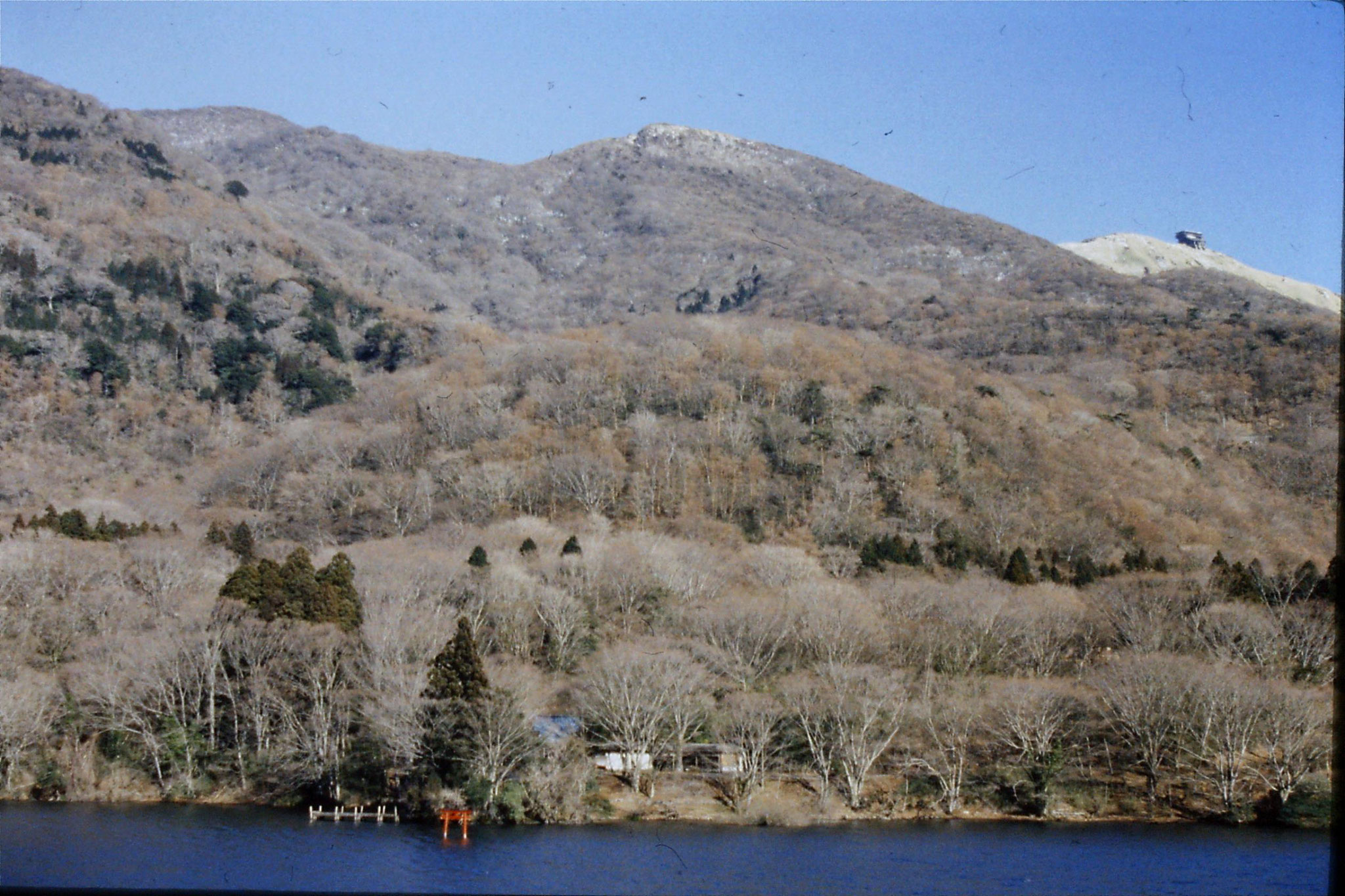 28/1/1989: 29: little Torii Lake Ashinoko