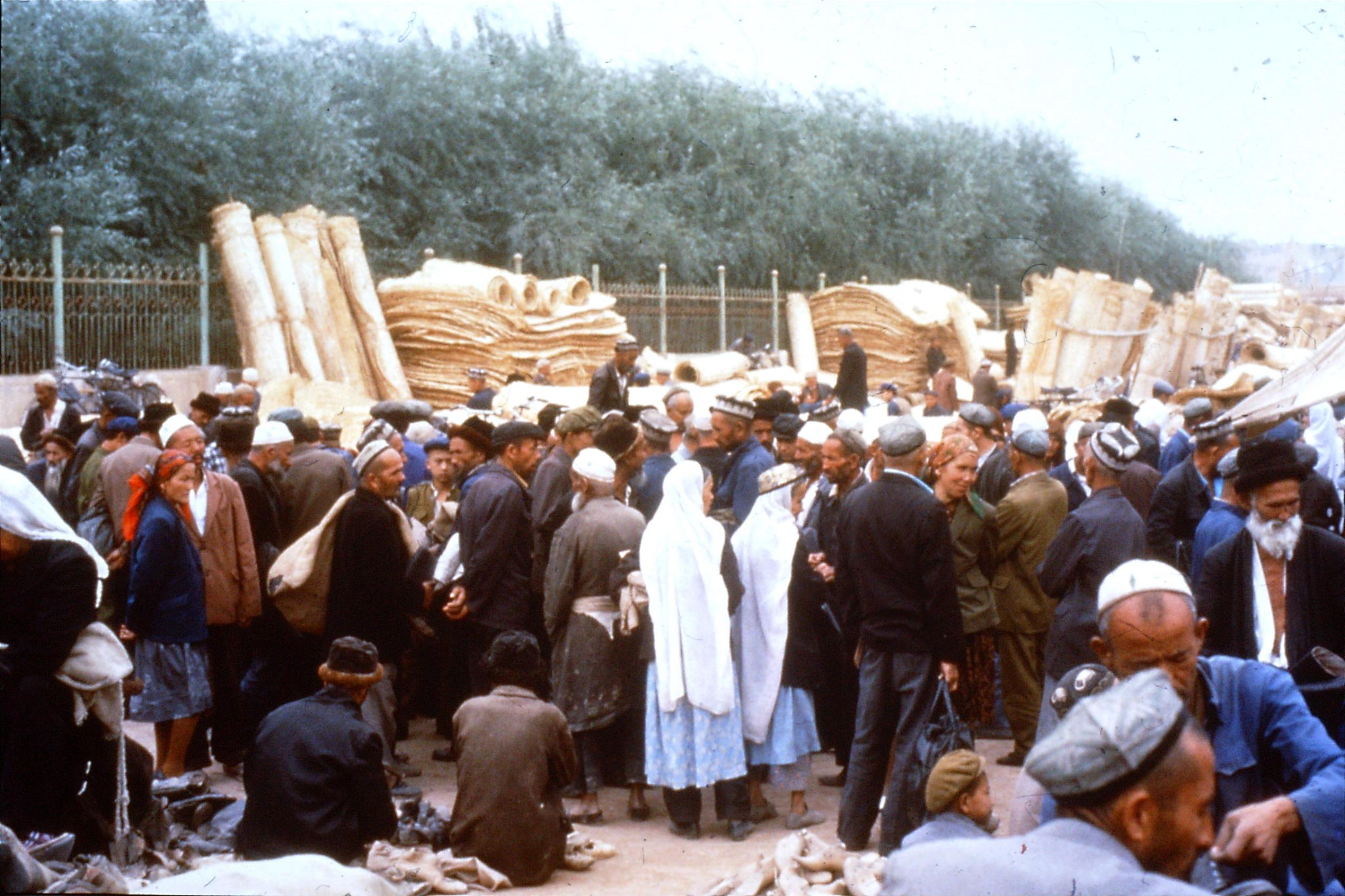 10/9/1989:19: Kashgar Sunday market