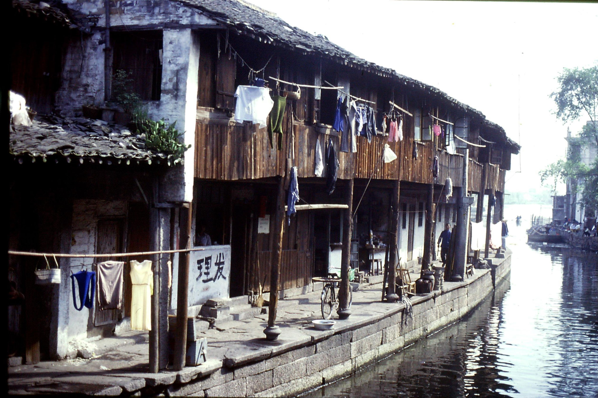 3/6/1989: 1: houses next to canal