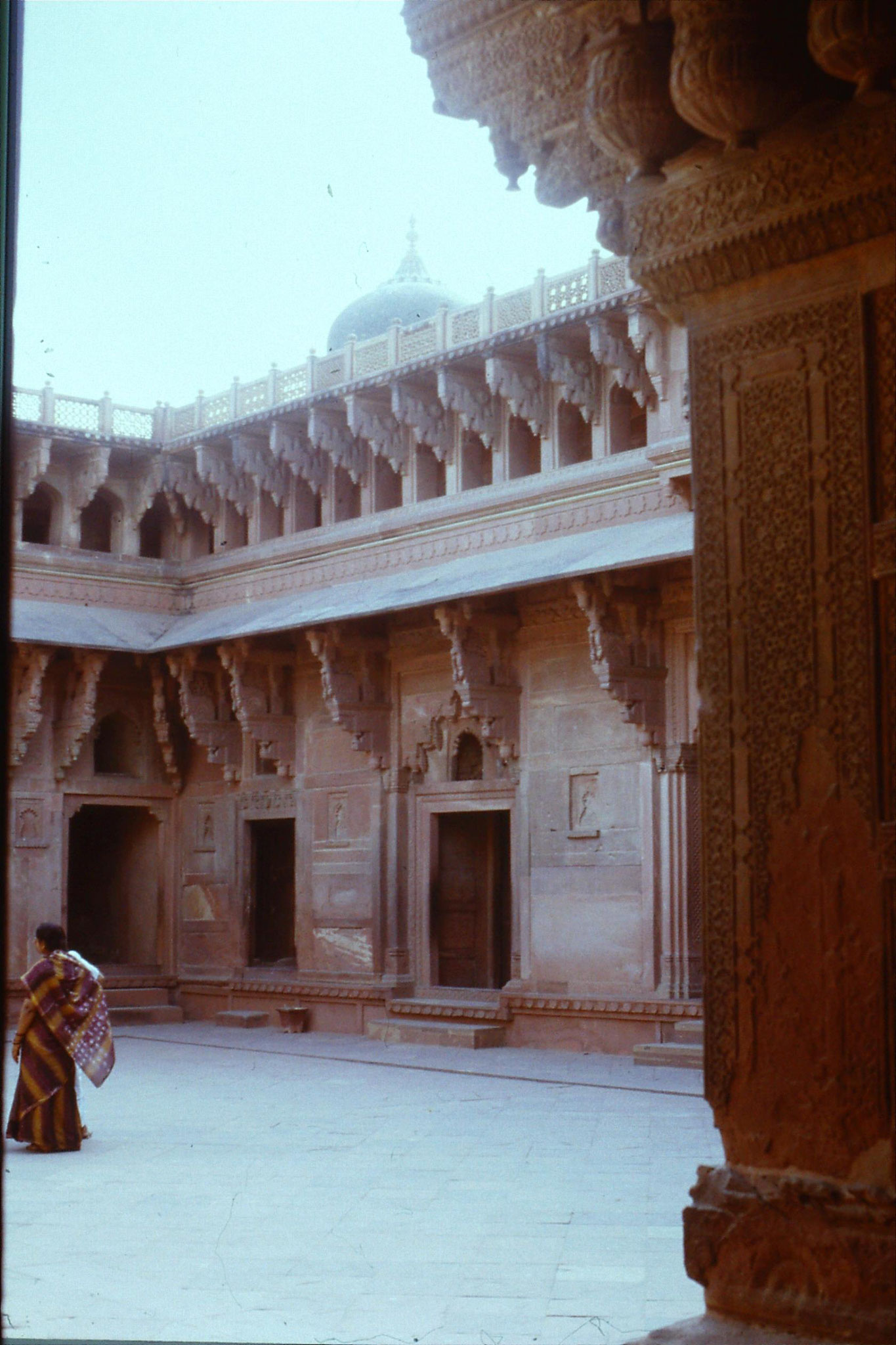 109/1: 30/3/1990 Agra - carving on Jehangir's Palace, Agra Fort