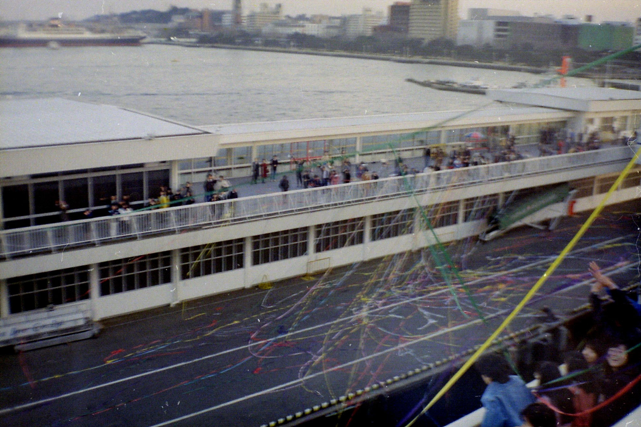 6/2/1989: 11: Yokohama quayside at New Year