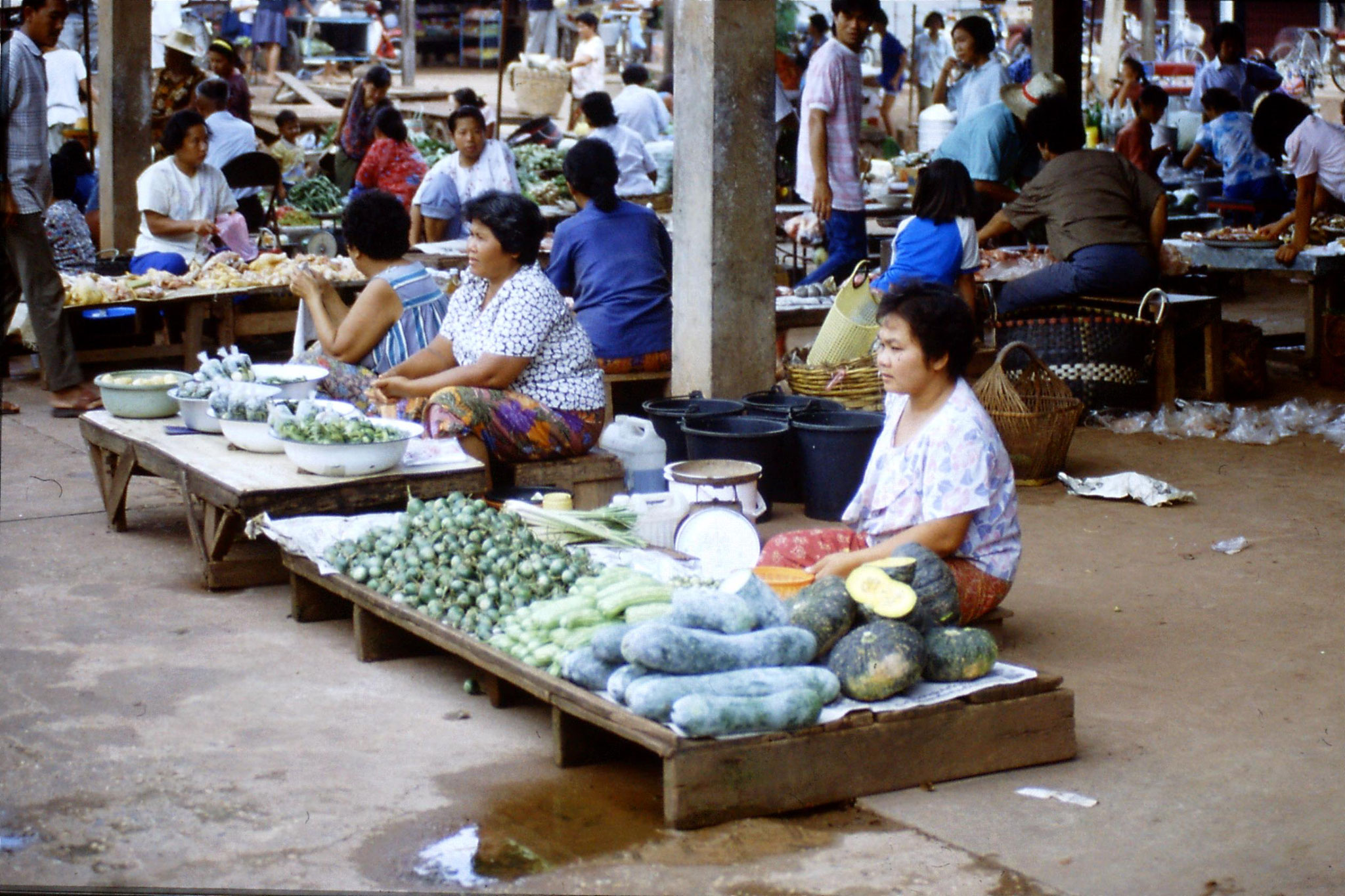 30/5/1990: 31: Nong Khai market