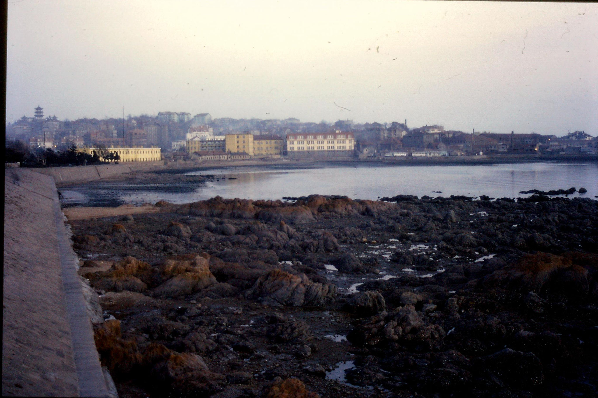 13/2/1989: 36: Qingdao sea front