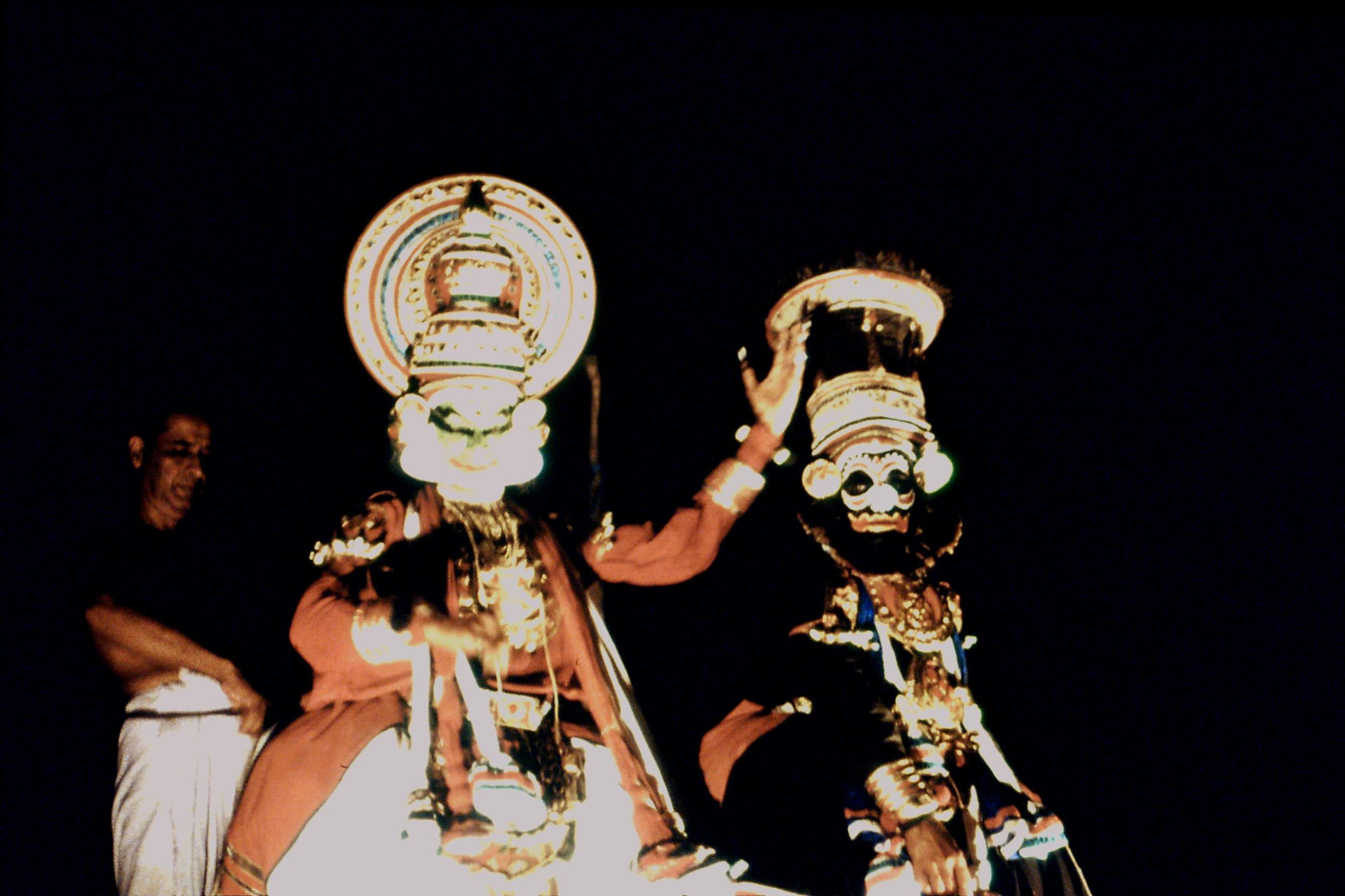 106/24: 24/2/1990 Erkunaculum - See India Foundation - Kathakali Dance