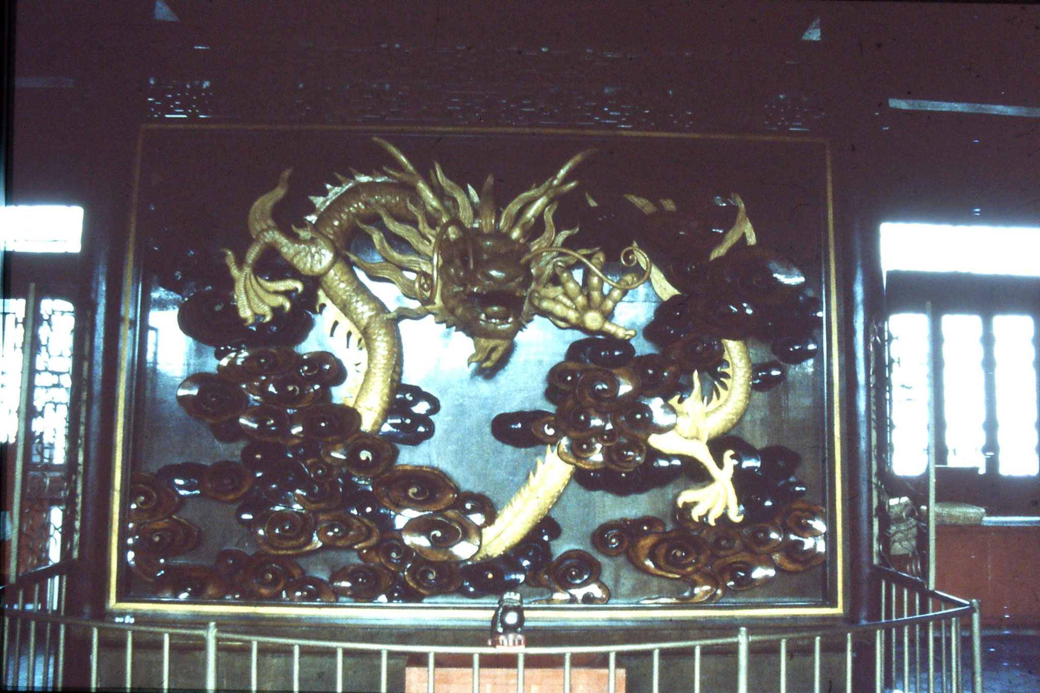 8/7/1989: 21: wood screen in temple at top of Yu Huang Shan