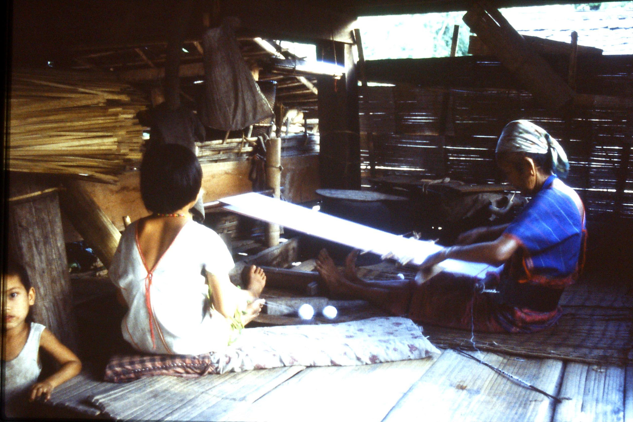 12/6/1990: 34: Trek - Hue Kom Karen village weaving