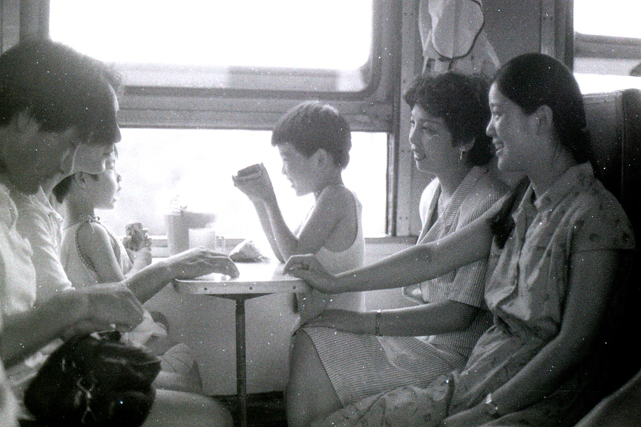 23/7/1989: 20: 2 families on train to Ningbo