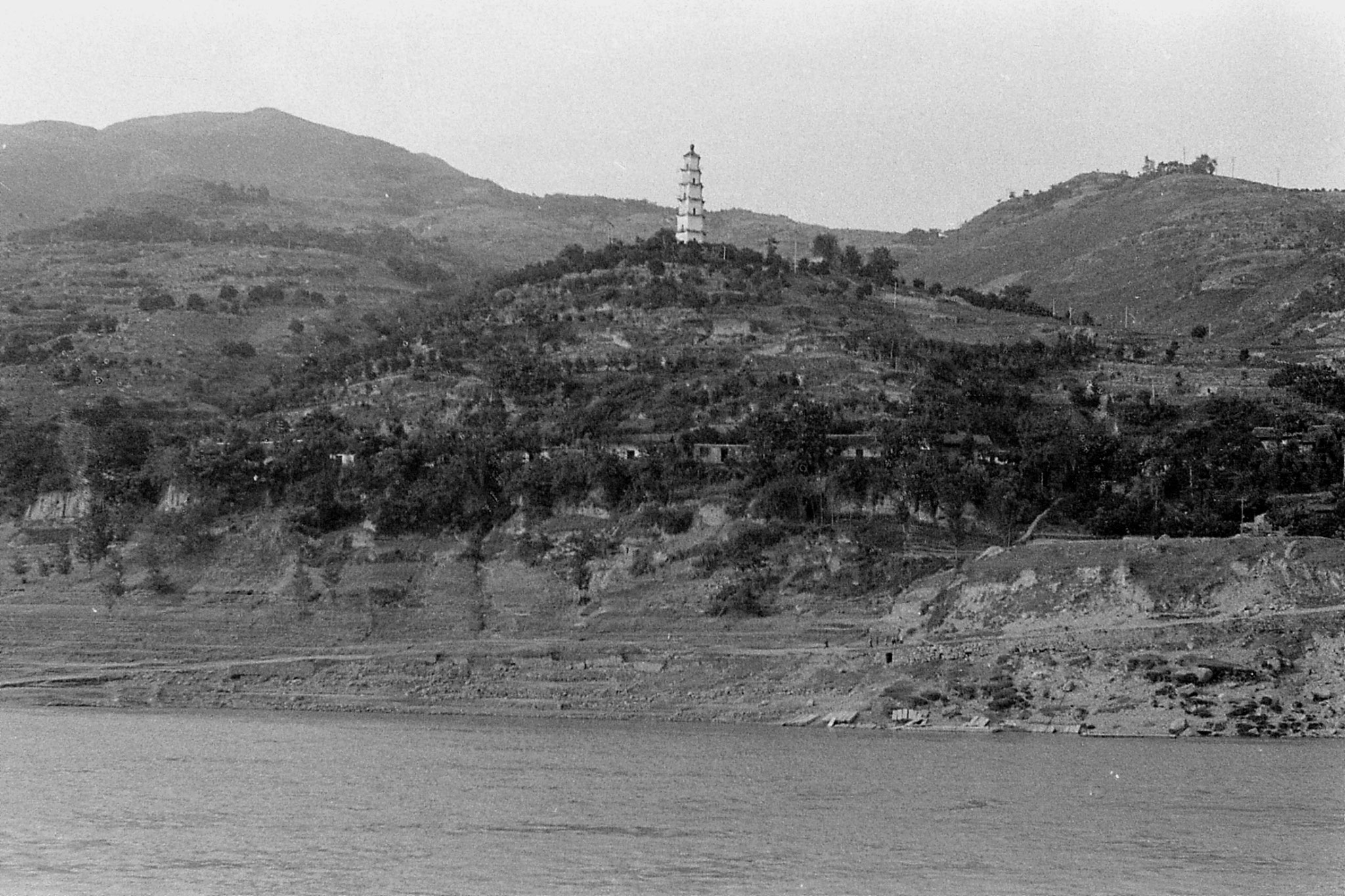 10/8/1989: 20: 1850hrs end of Qutang Gorge including pagoda on hill Fengjie