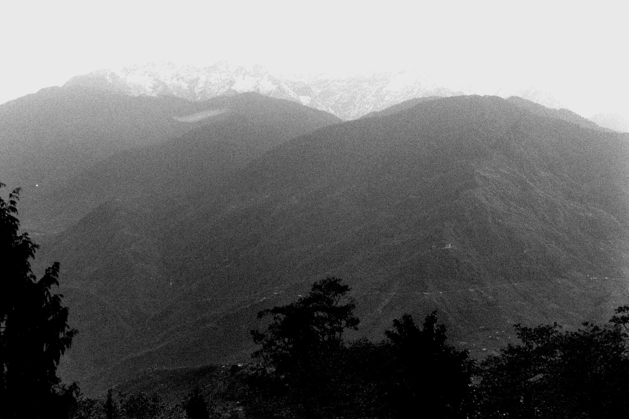 30/4/1990: 2: Pelling view towards Kanchenjunga