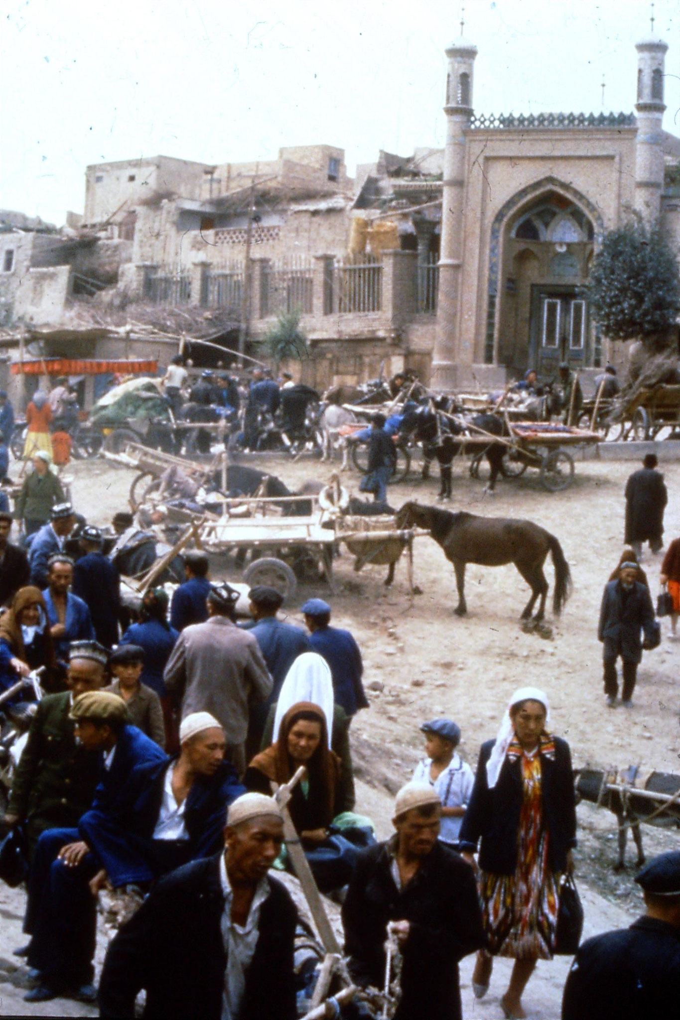 10/9/1989:24: Kashgar Sunday market