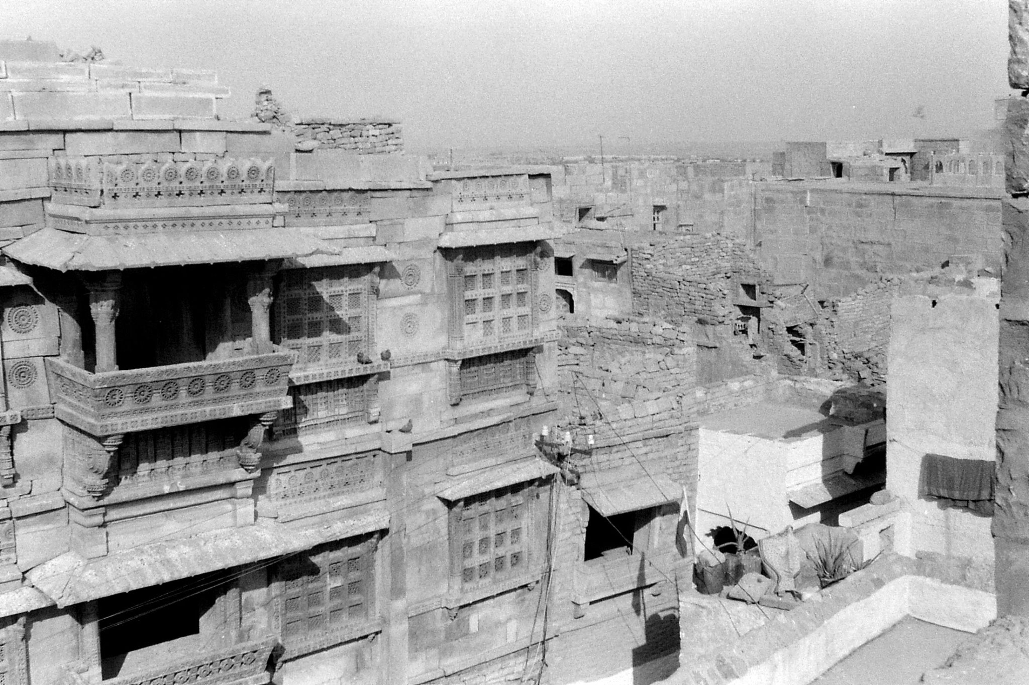 2/12/1989: 7: Jaisalmer from our hotel looking NW