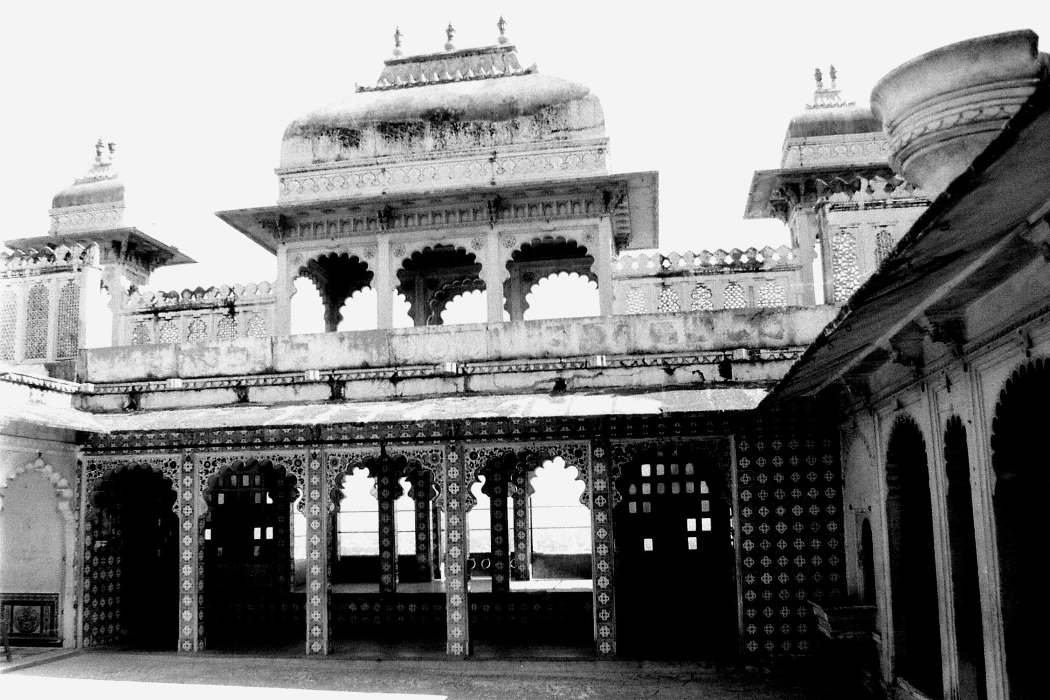 8/12/1989: 13: Udaipur, tiled arches