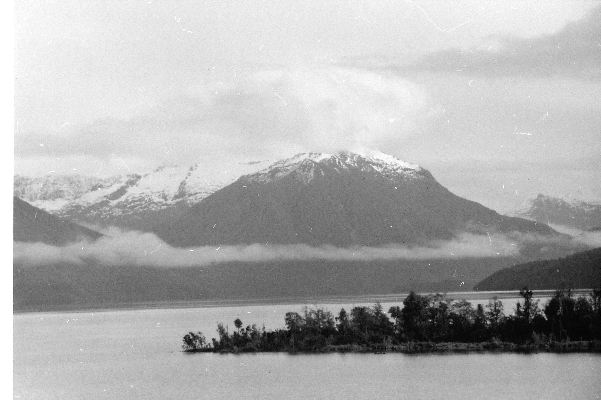 14/8/1990: 12: Murchison Mts from Te Anau across Te Anau Lake