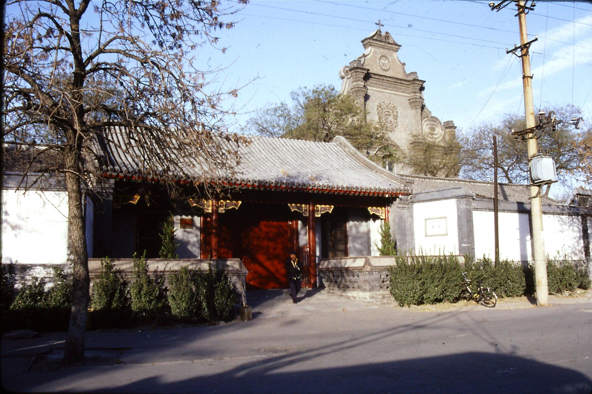 26/11/1988: 5: church near China Photo