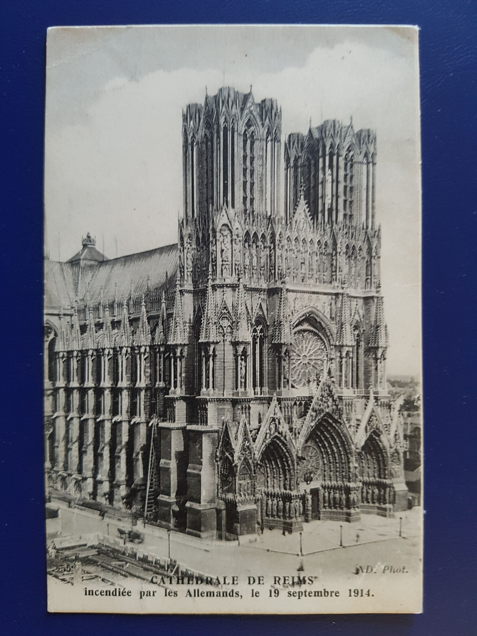 41: Cathedrale de Reims incendiee par les Allemands, le 19 Septembre 1914