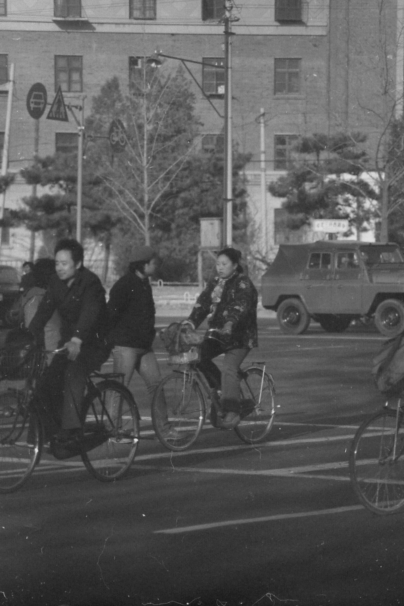 23/11/1988: 13: street scenes outside Friendship Hotel