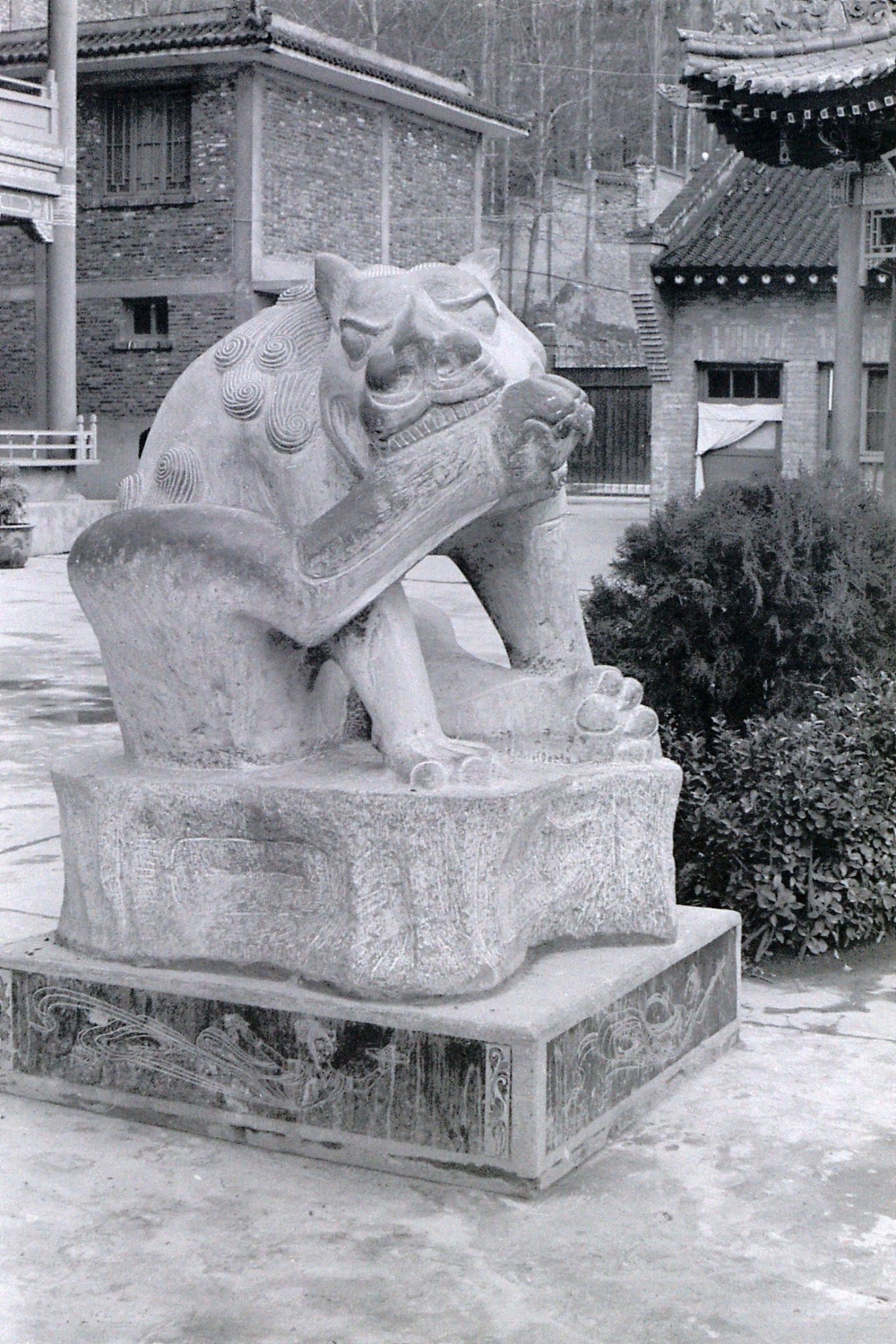 4/3/1989: 13: Xi'an griffin