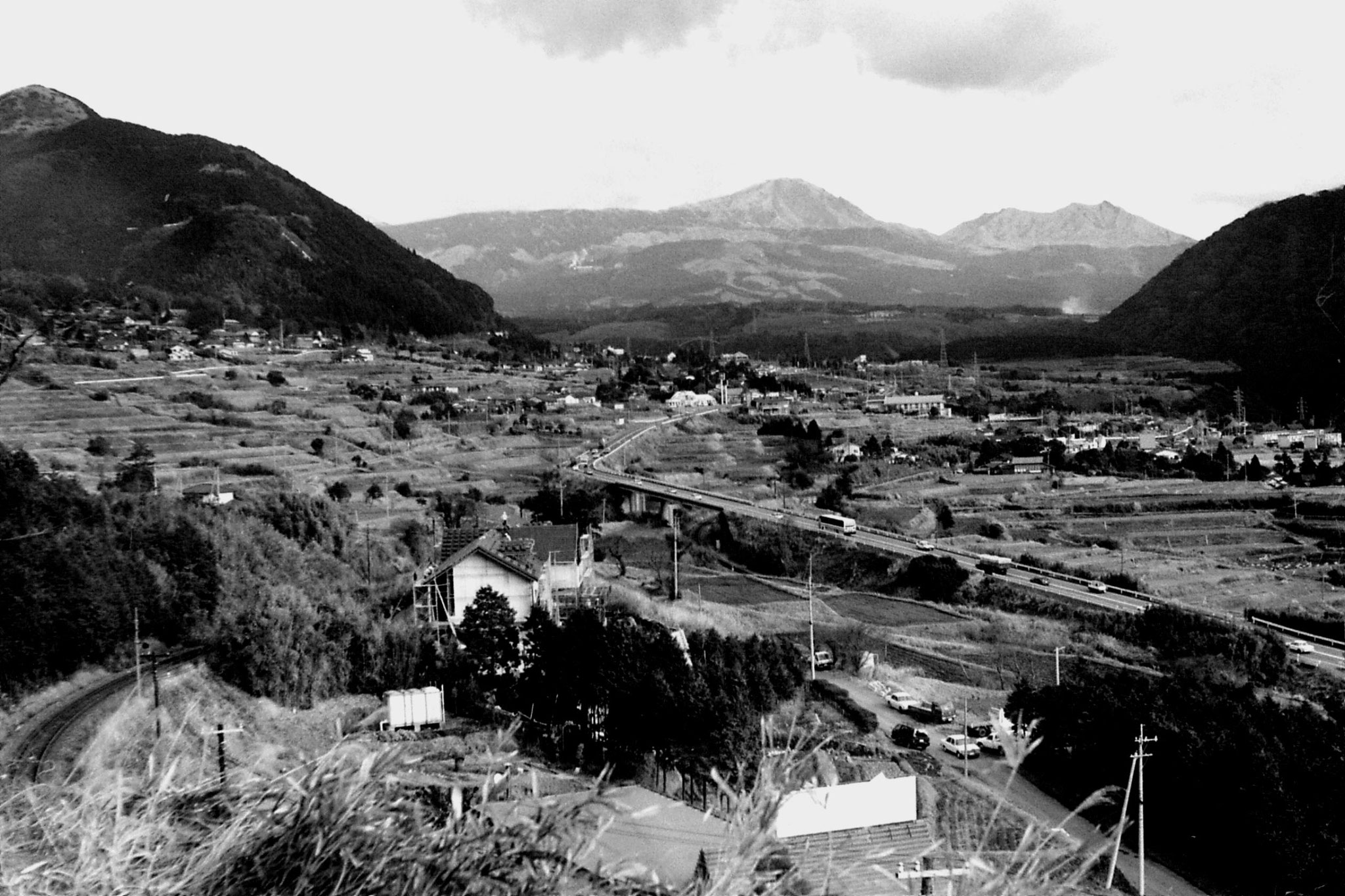 21/1/1989: 8: valley above Tateno station