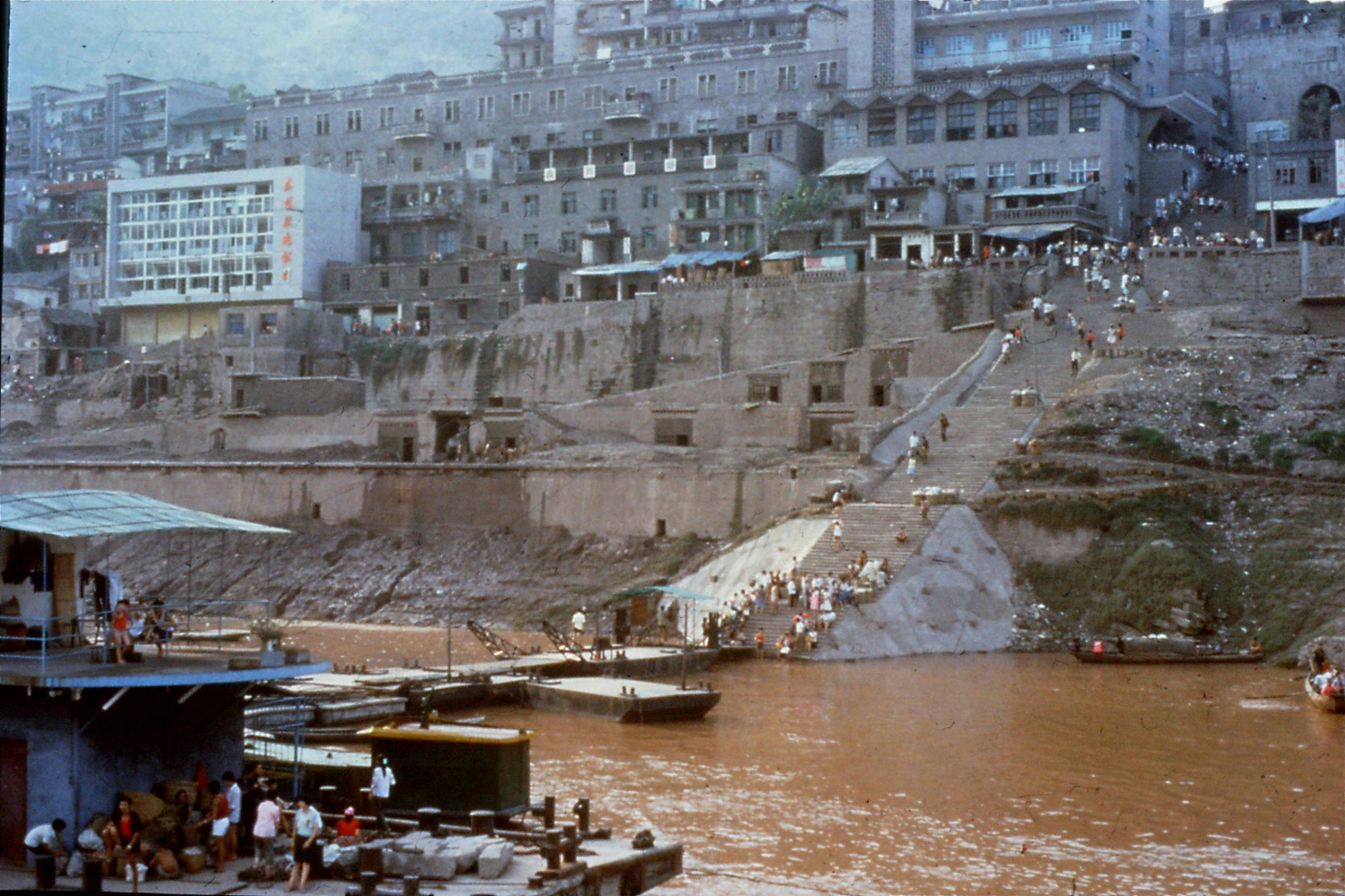 10/8/1989:10: 1900 Fengjie ferry terminal