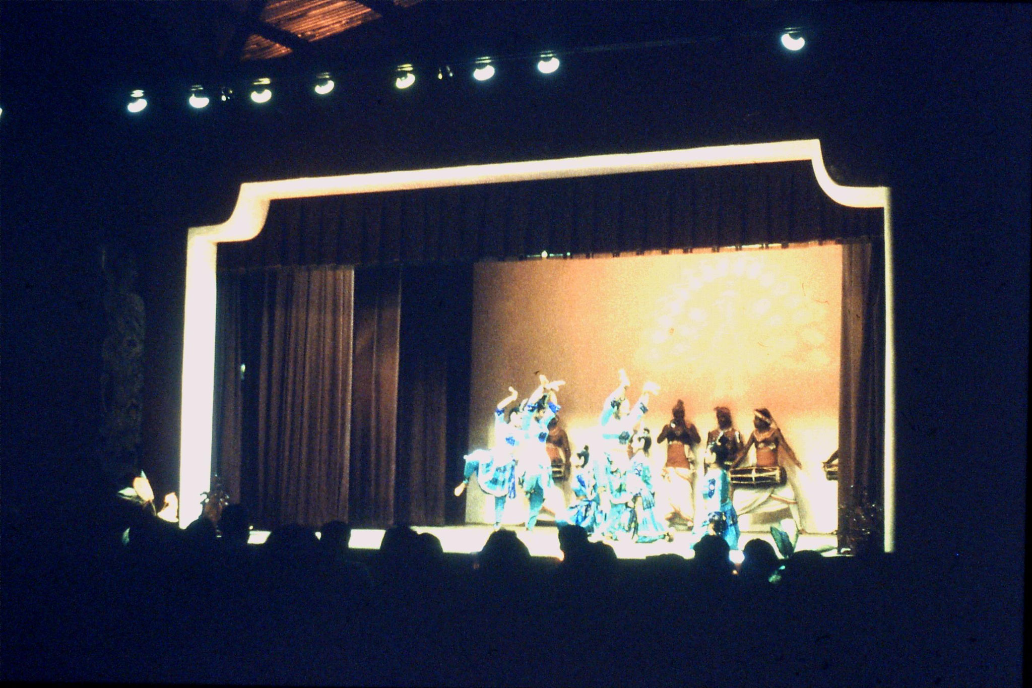 4/2/1990: 23: Kandy Lake Club Temple Dancing