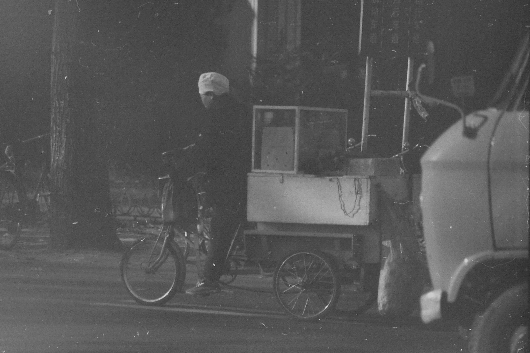 23/11/1988: 6: street scenes outside Friendship Hotel