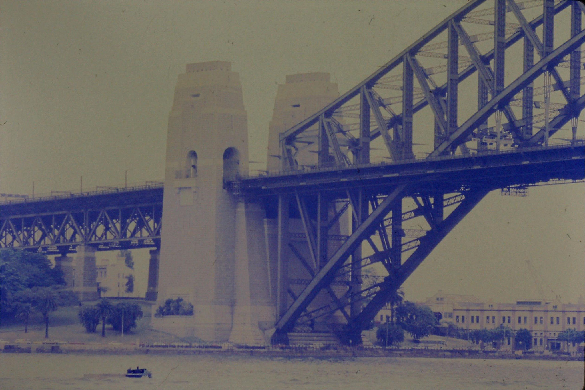 15/11/1990: 10: Sydney, Beulah St Wharf - Harbour Bridge and Opera