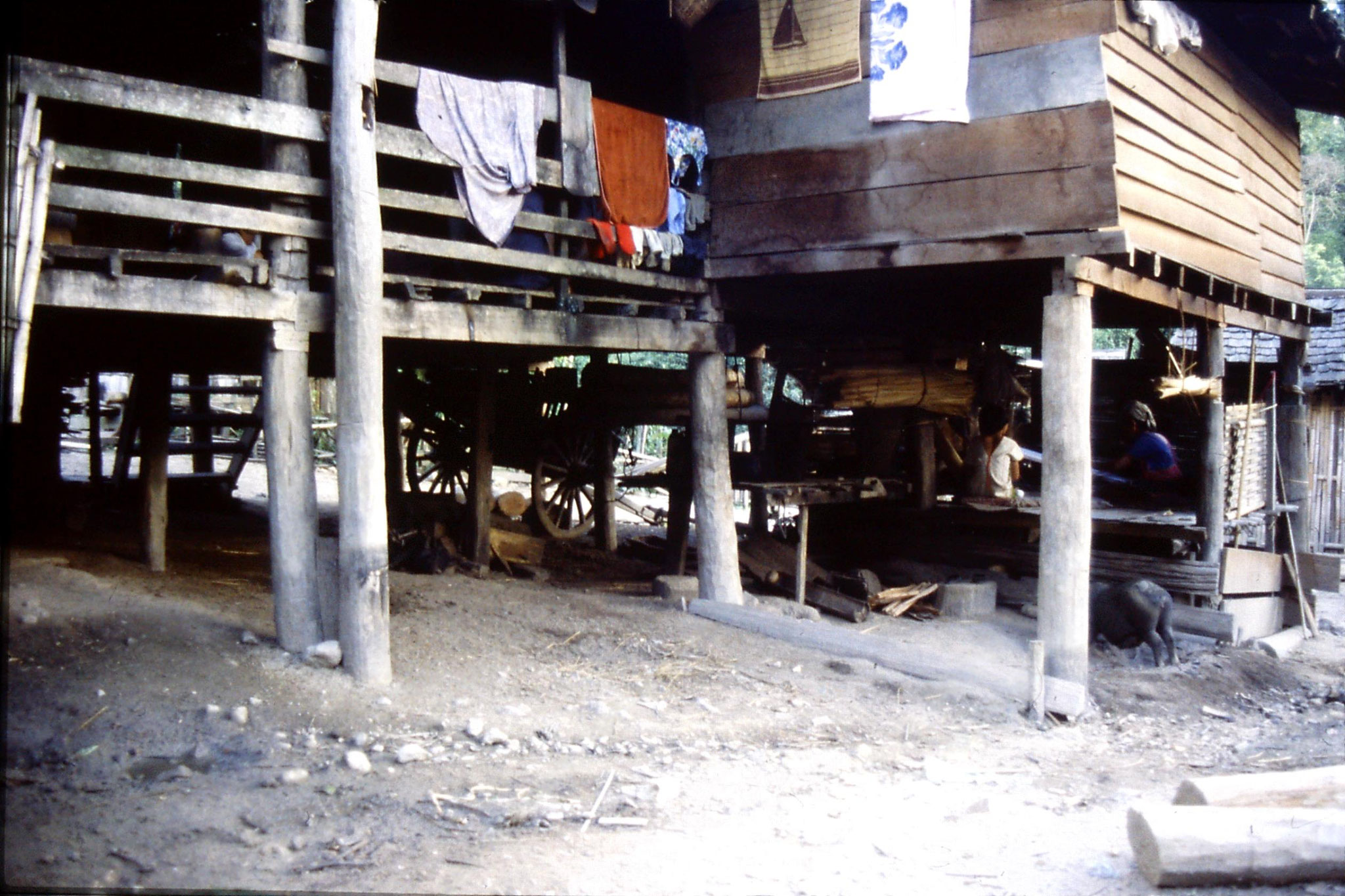 12/6/1990: 35: Trek - Hue Kom Karen village weaving