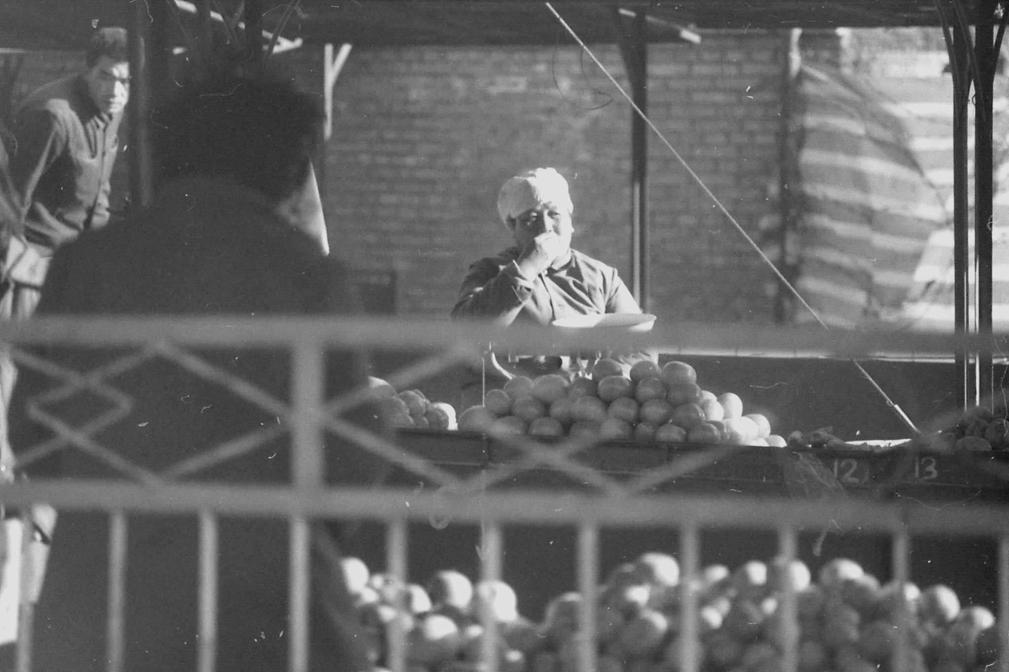 23/11/1988: 15: street scenes outside Friendship Hotel