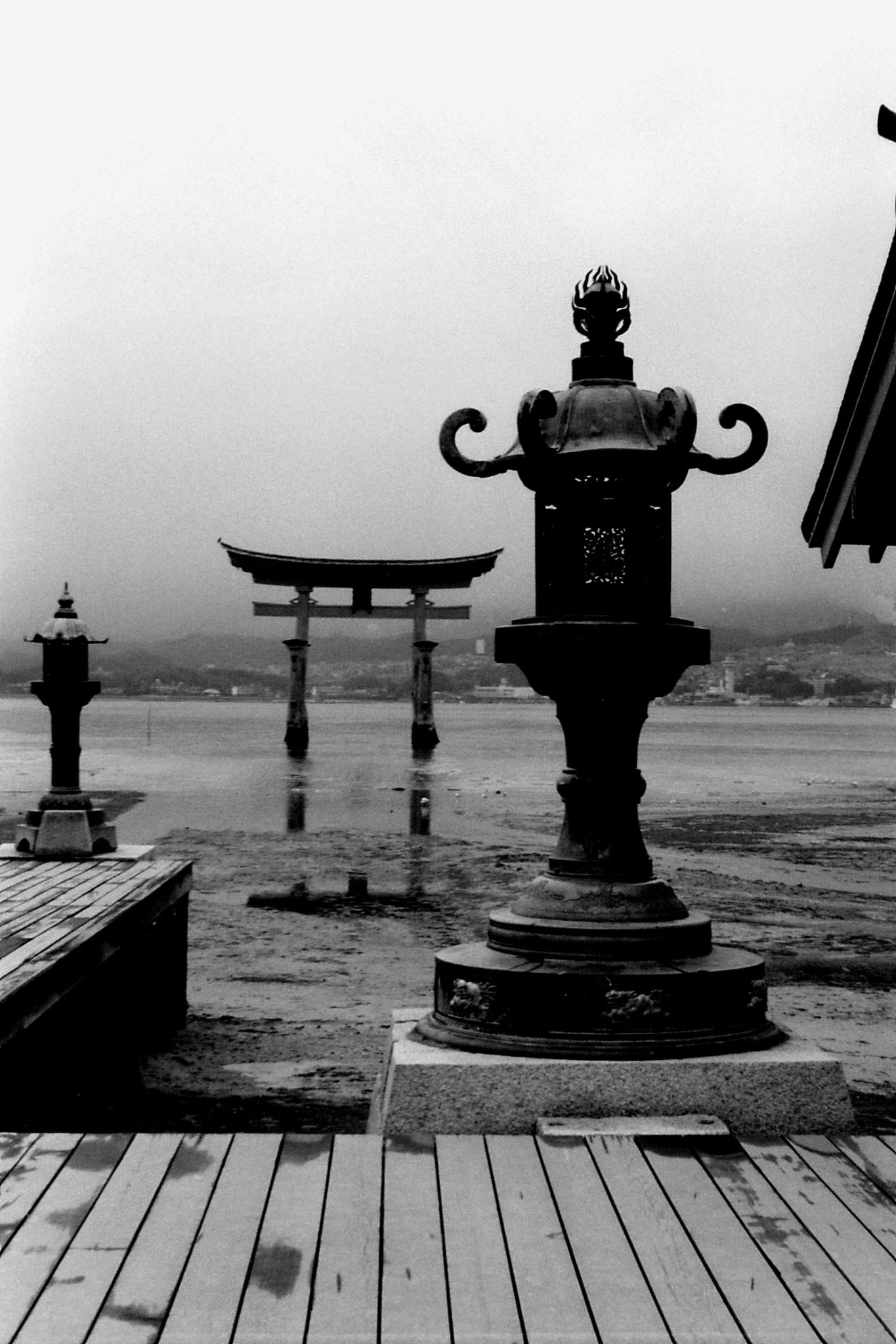 23/1/1989: 32: Miyajima Otorii Gate