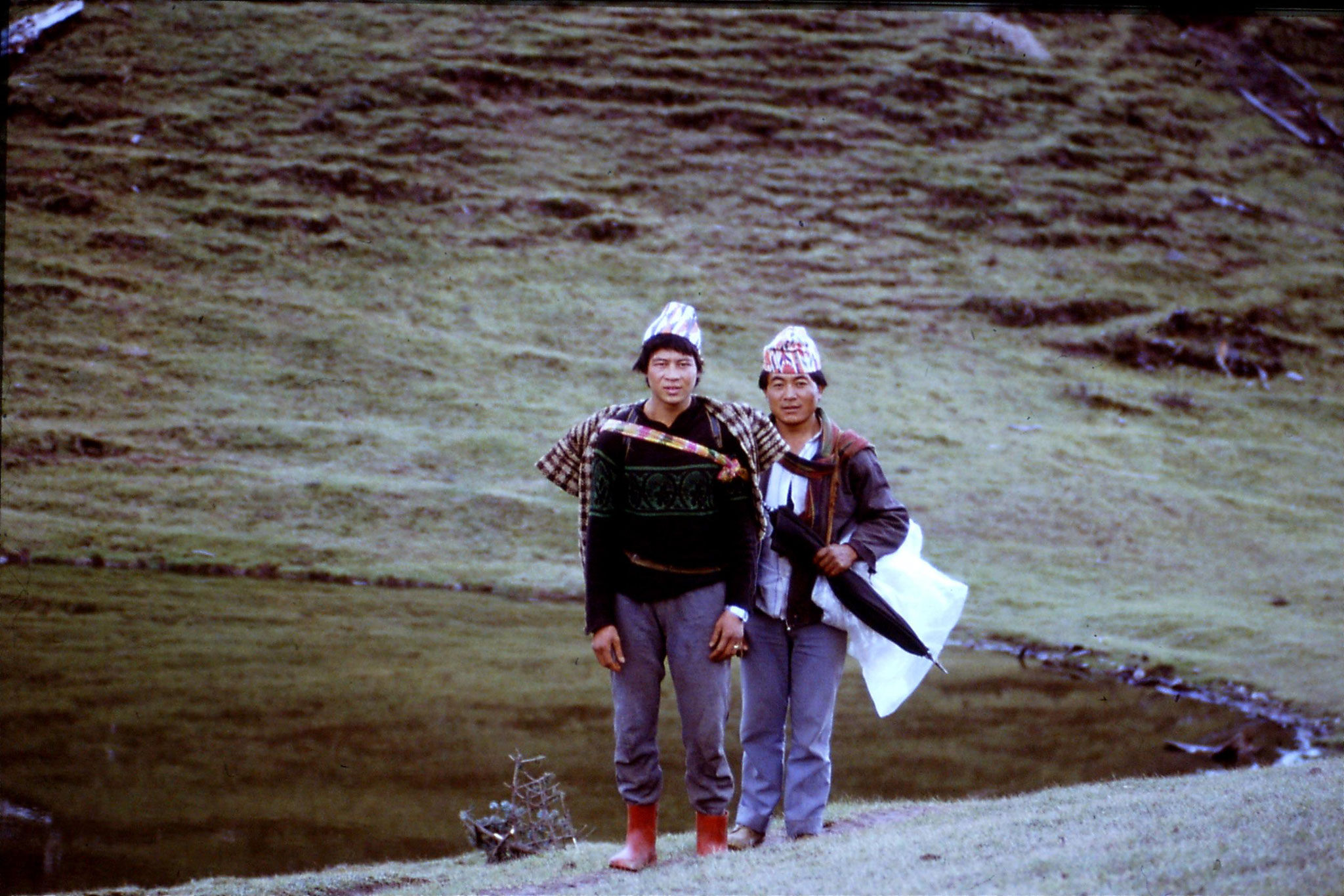 7/5/1990: 17: two Nepalis by lake