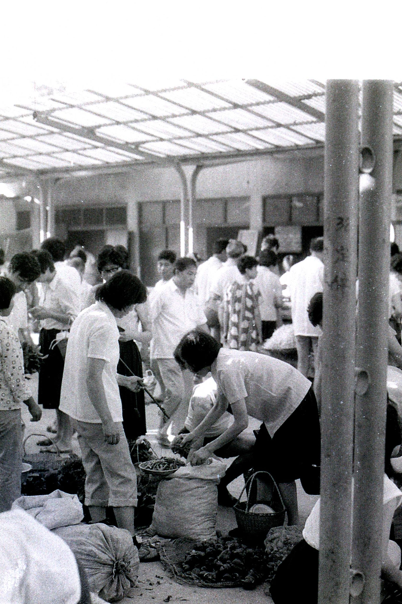 19/7/1989: 16: Zheda Free market